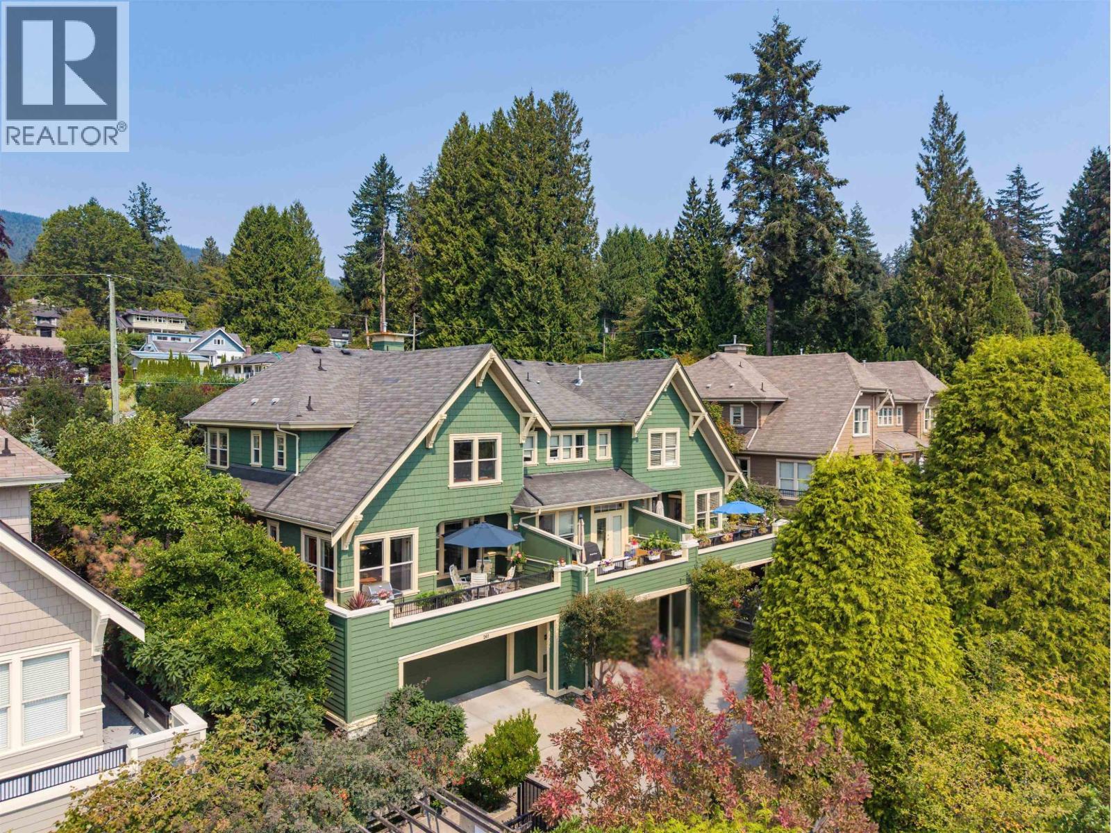 261 E Queens Road, North Vancouver