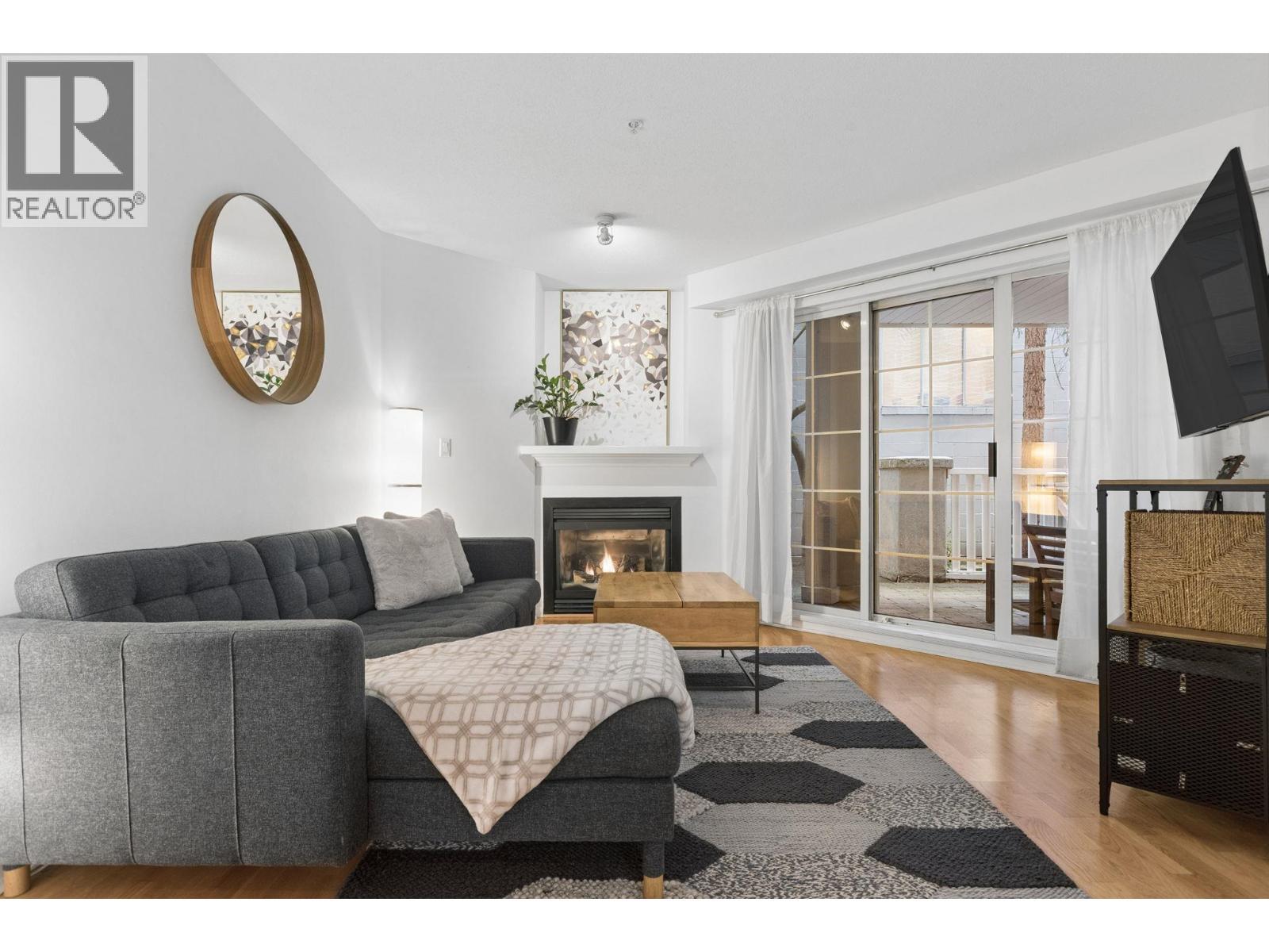 112 147 E 1ST, North Vancouver