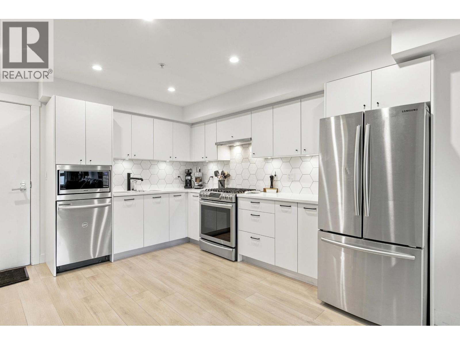 305 1519 Crown Street, North Vancouver