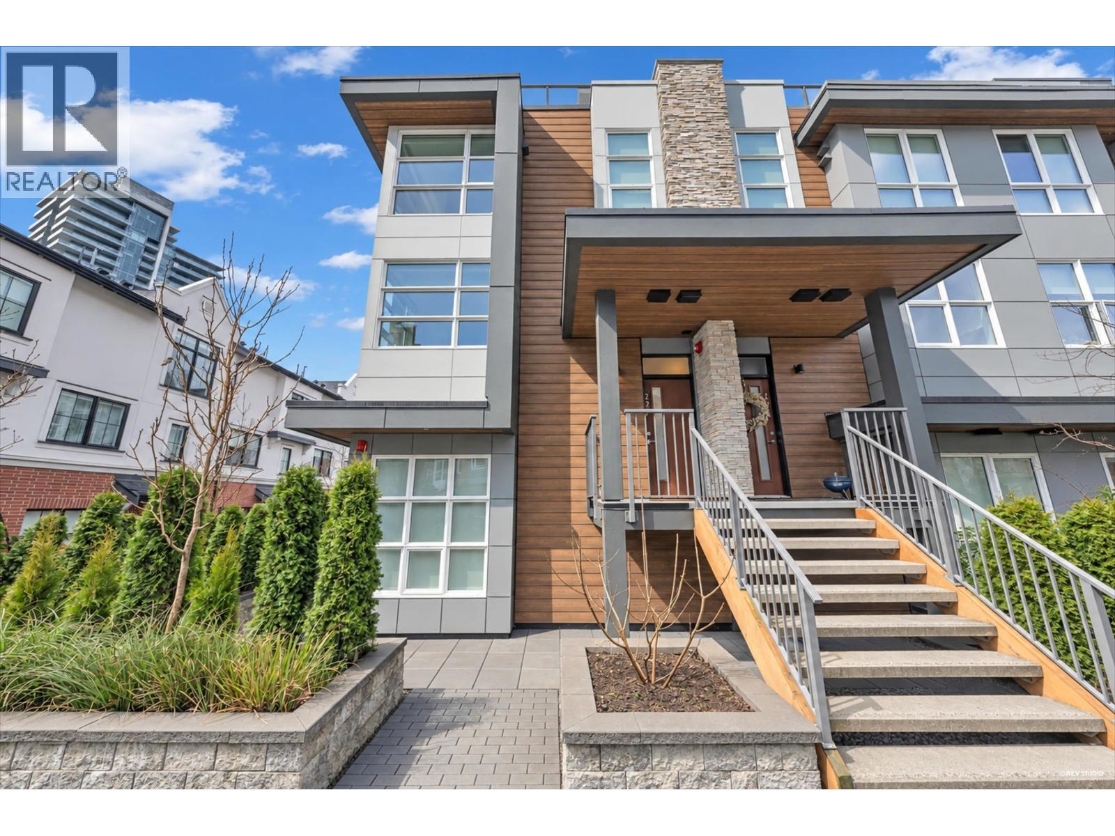 227 2060 Curling Road, North Vancouver