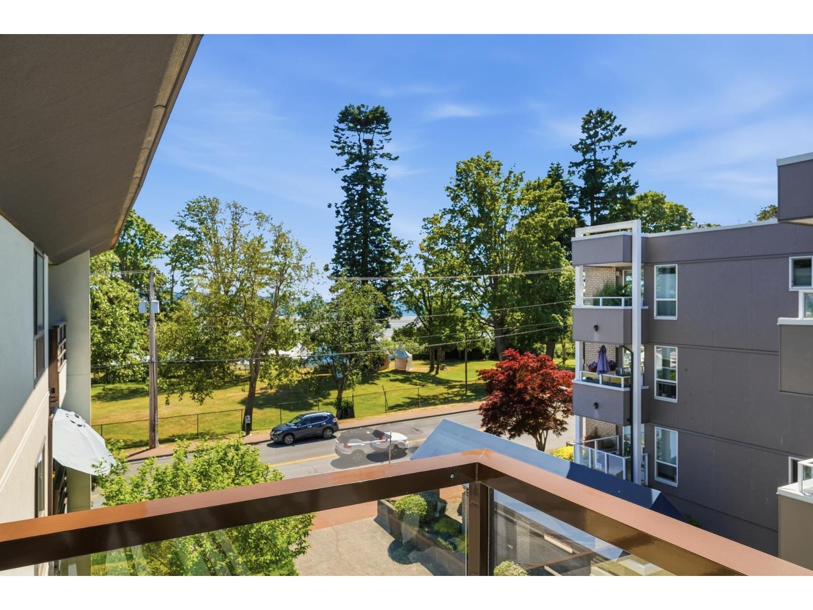 303 15747 Marine Drive, White Rock