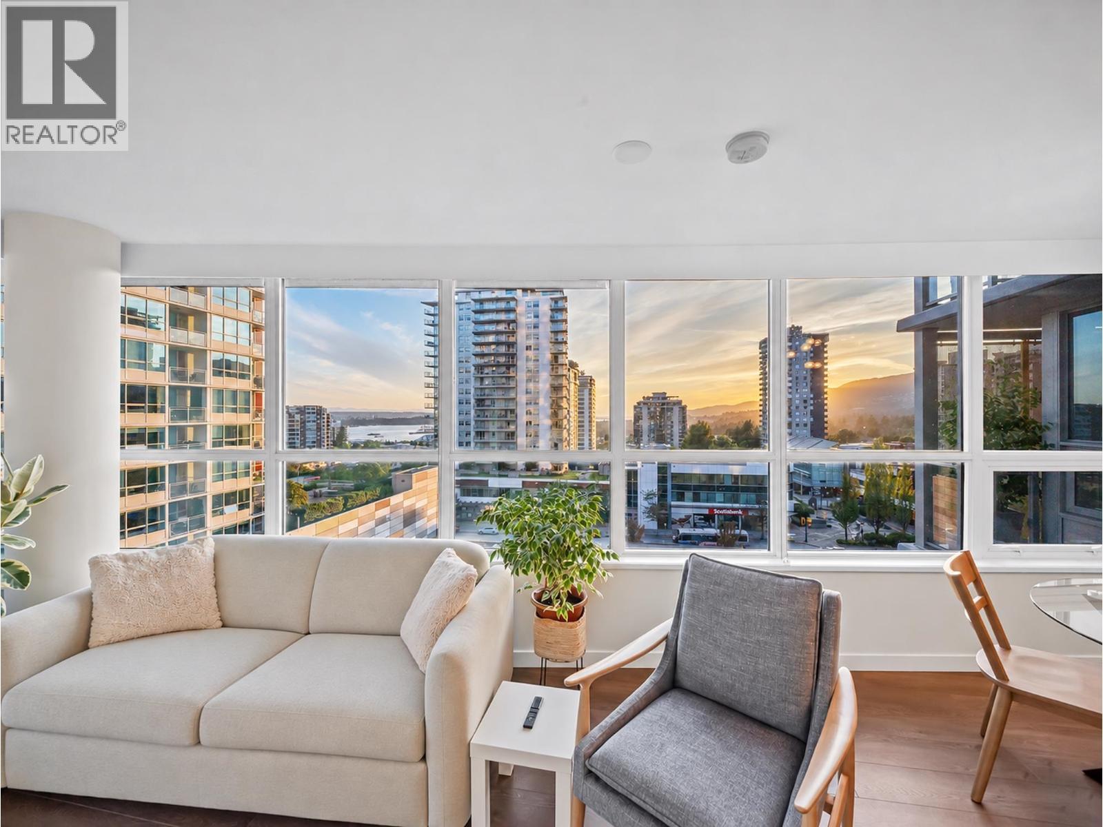 704 125 E 14TH Street, North Vancouver