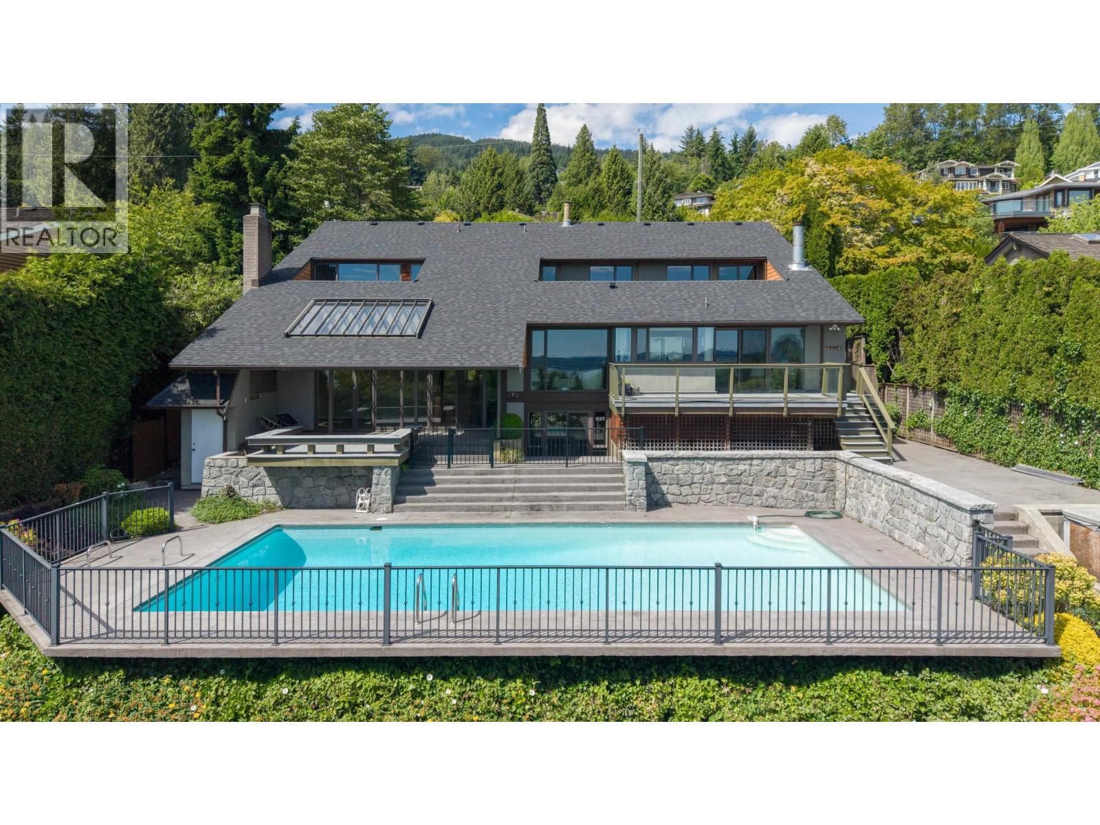 2370 Queens Avenue, West Vancouver