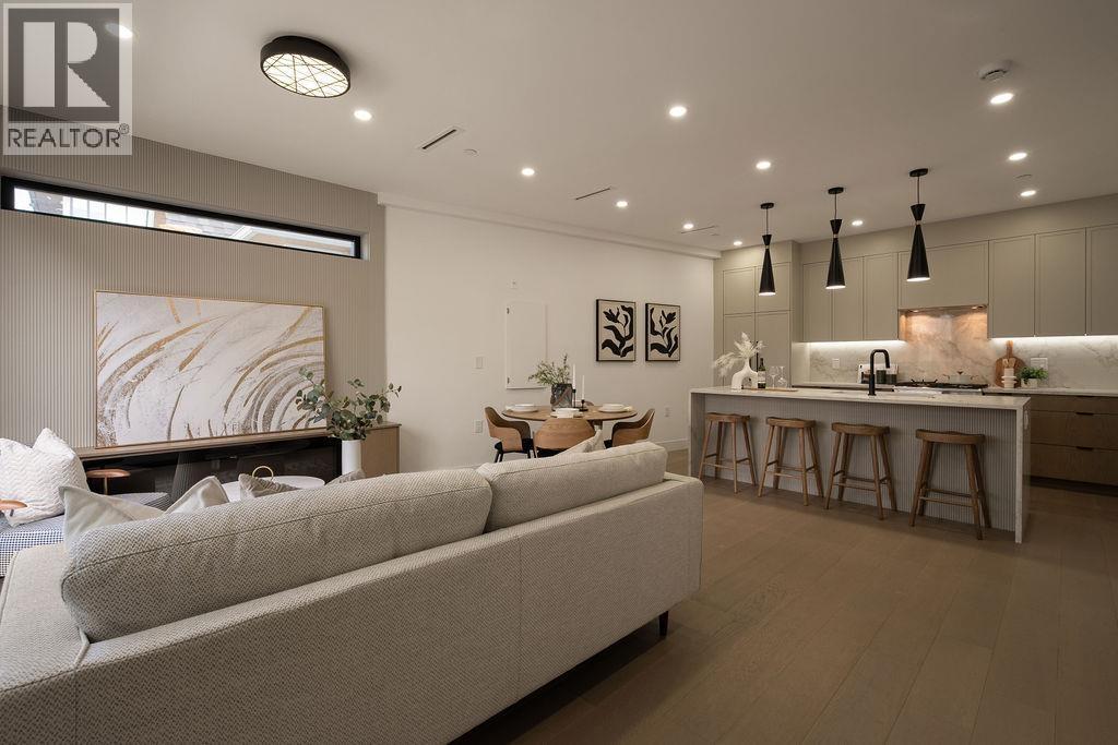 1 2282 E 8TH Avenue, Vancouver