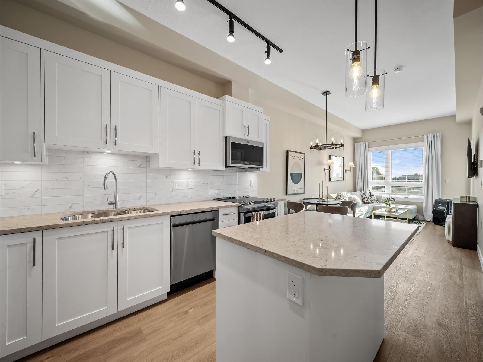 A321 8233 208B Street Street, Langley