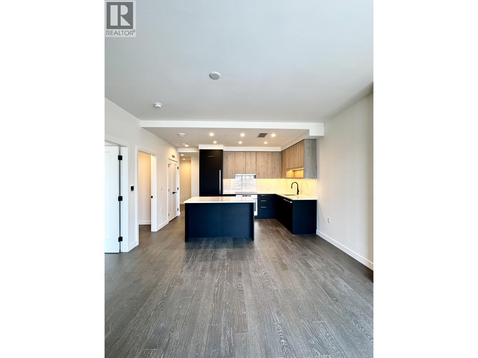 211 8398 Oak Street, Vancouver