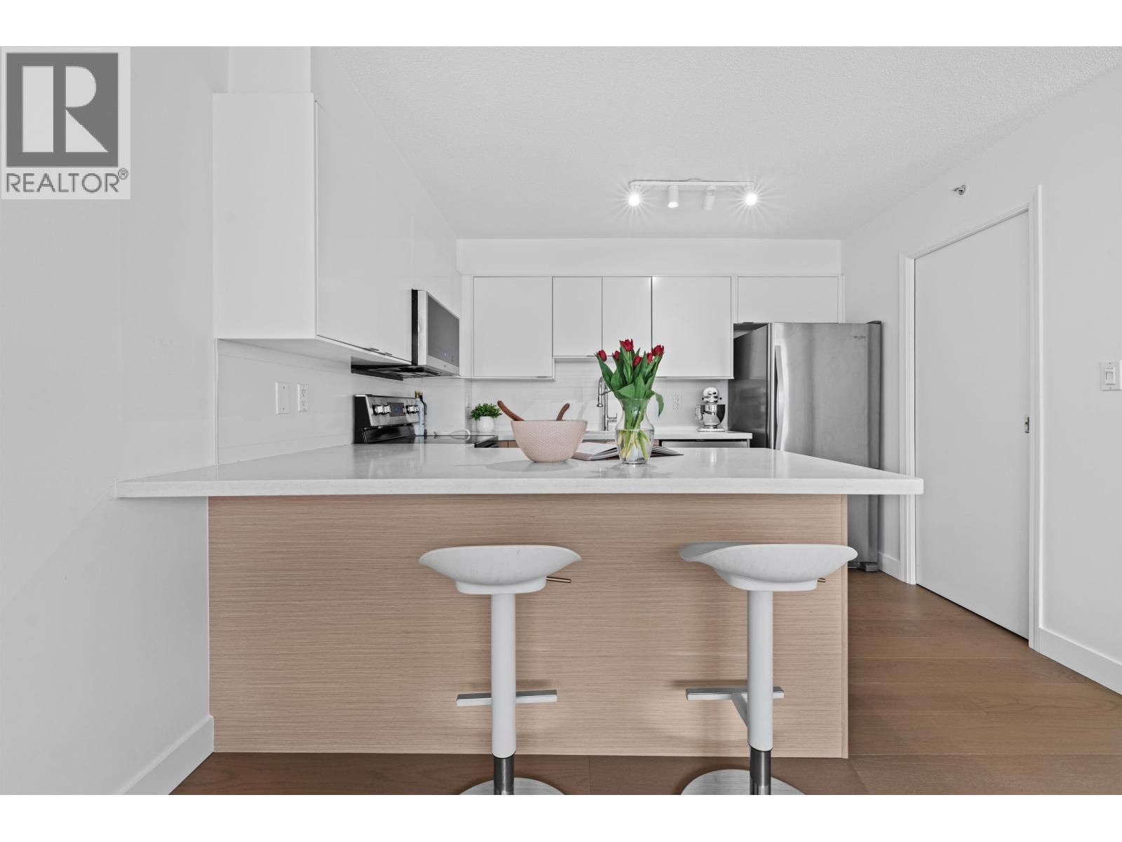 204 1633 W 8TH Avenue, Vancouver