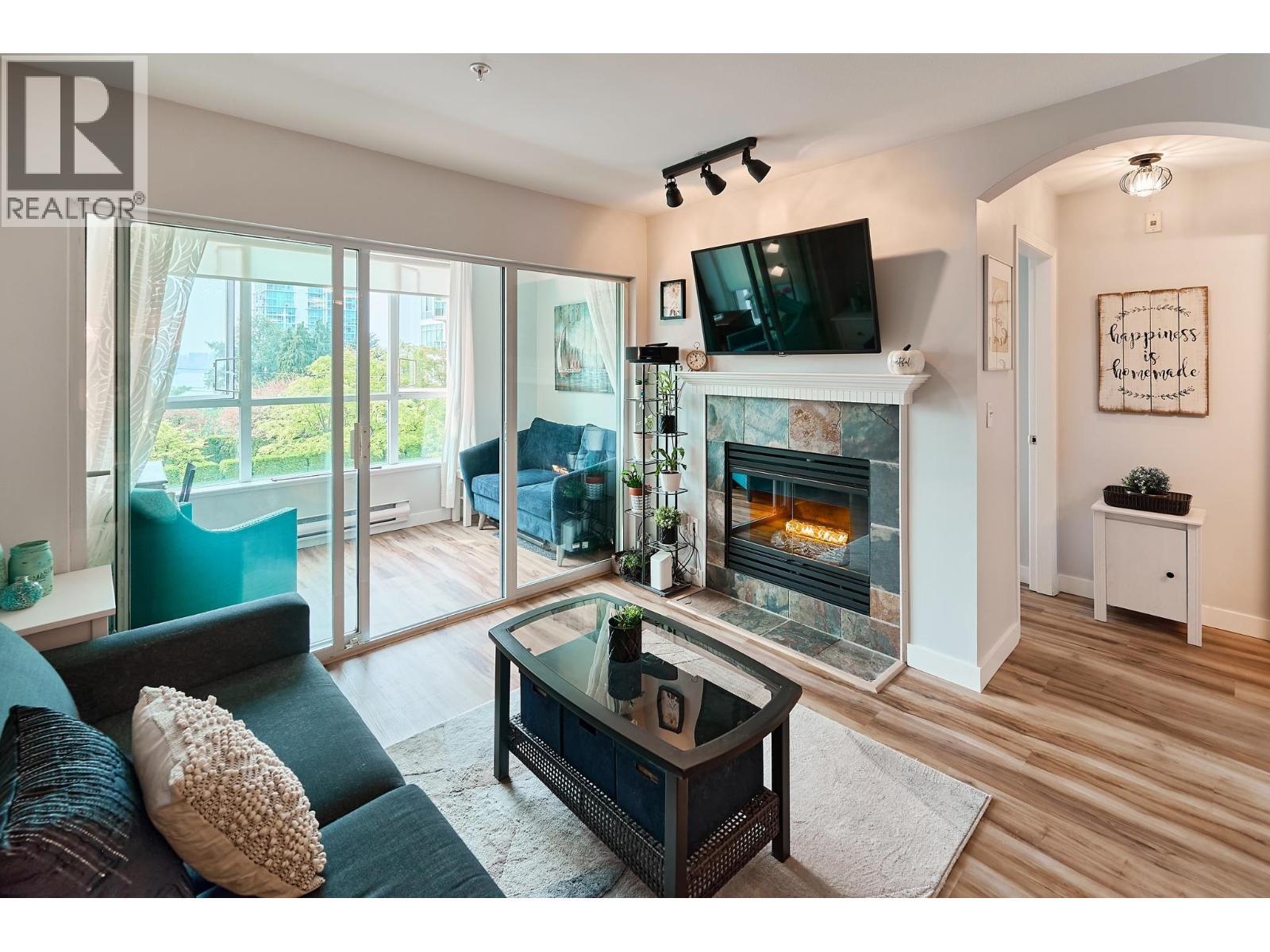 305 155 E 3RD Street, North Vancouver