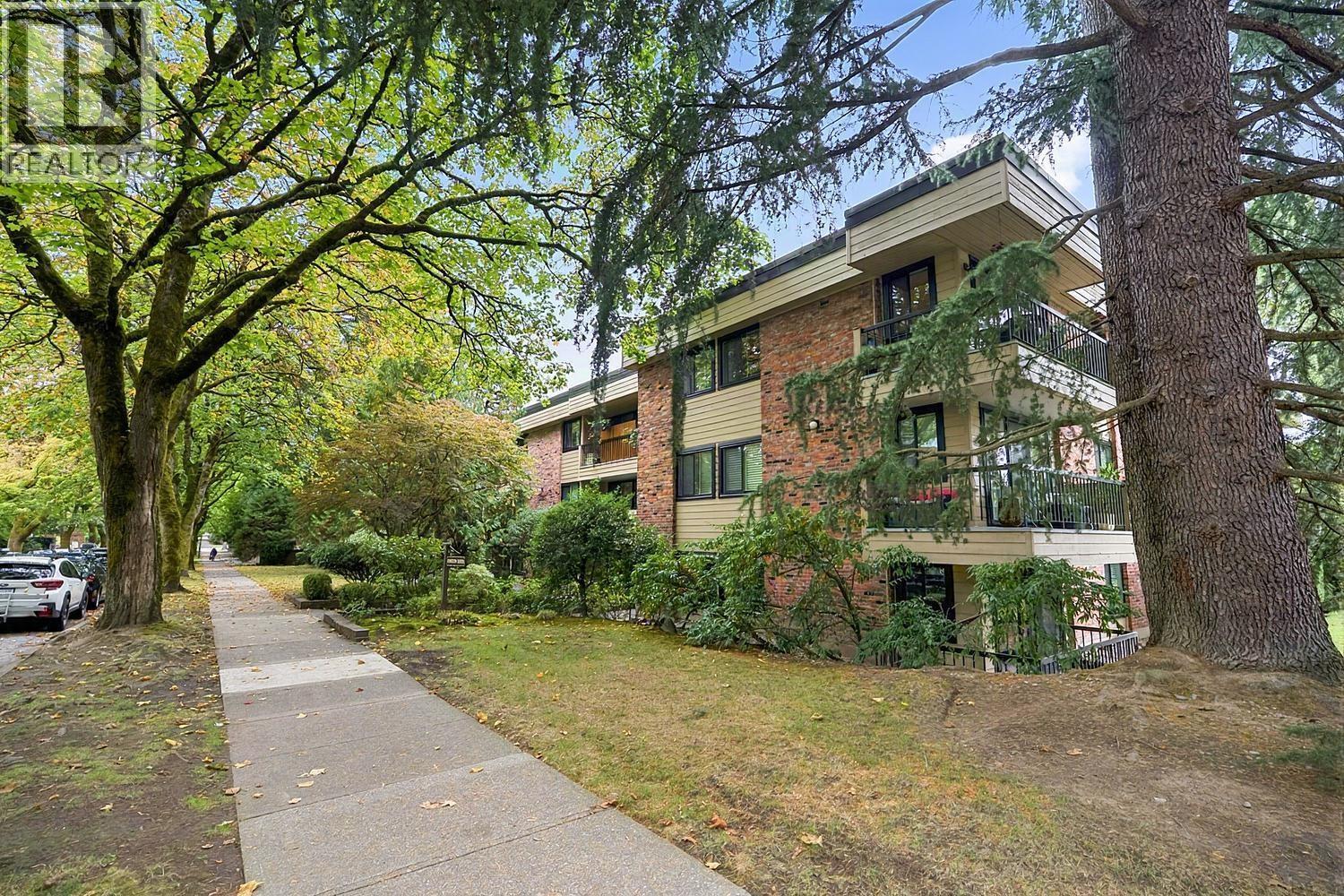 206 1717 W 13TH Avenue, Vancouver