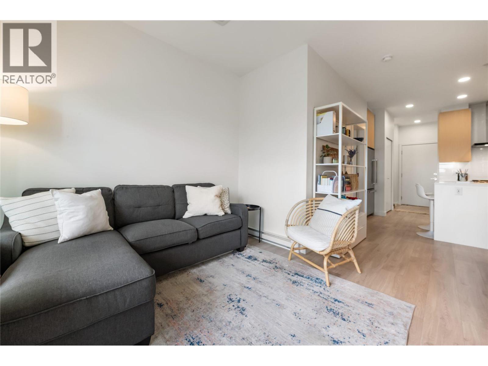 612 7588 16TH Street, Burnaby