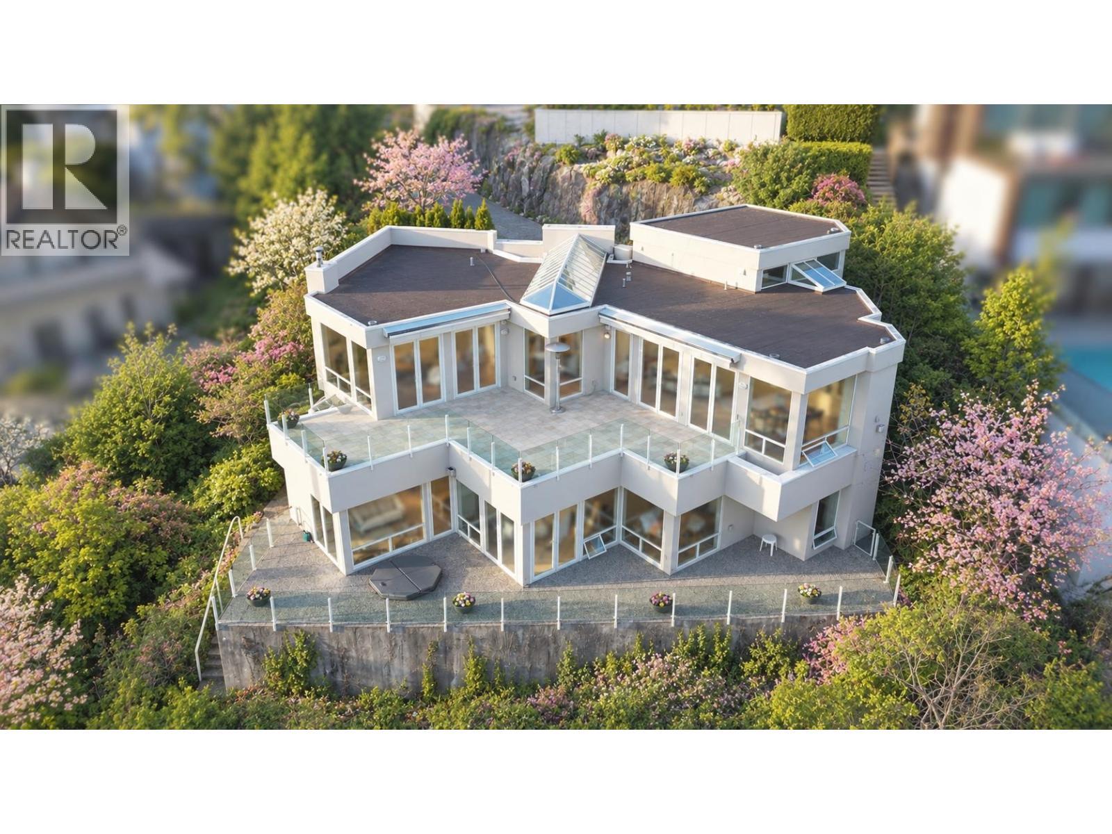 4180B Rose Crescent, West Vancouver