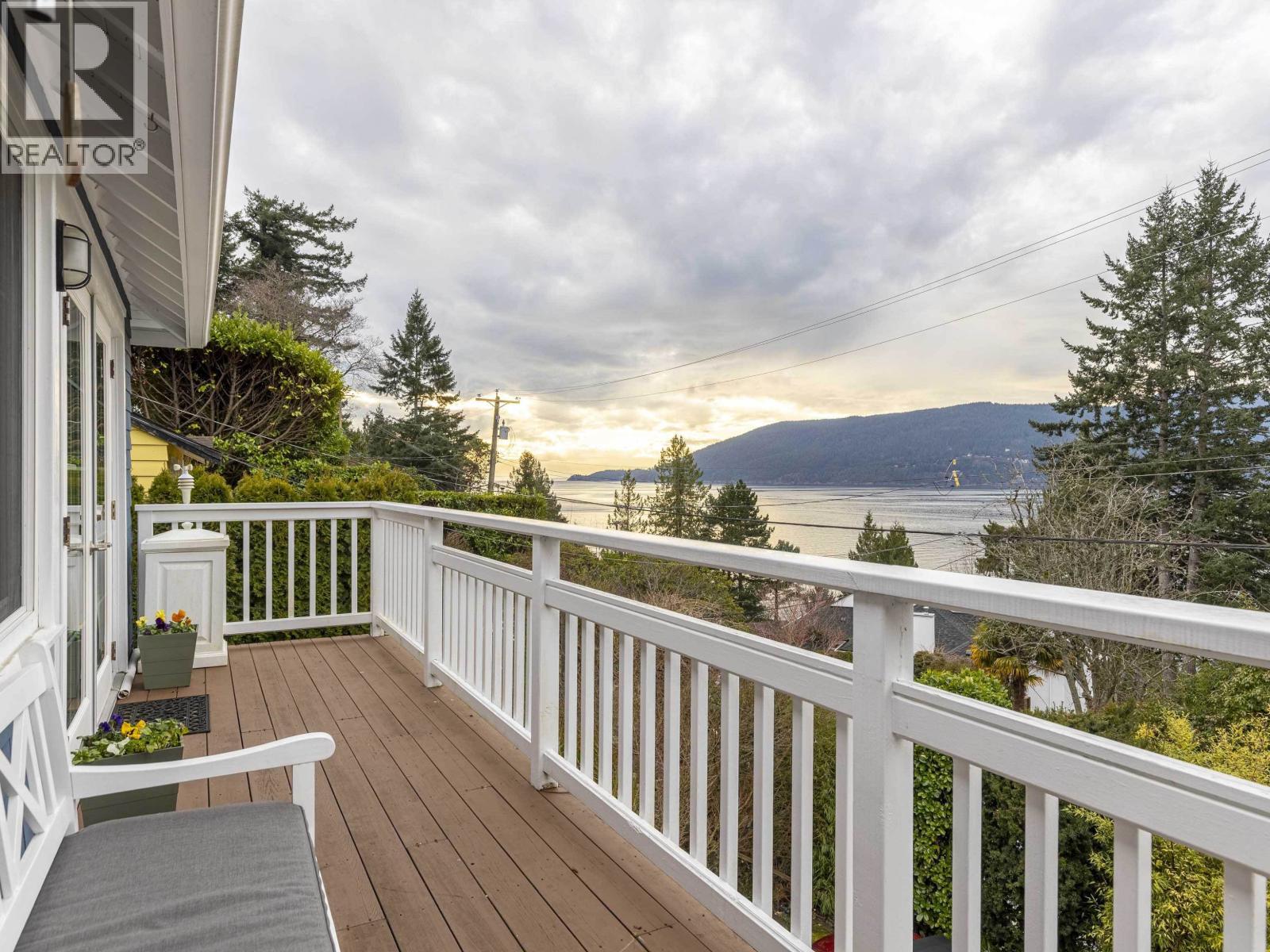 6252 Wellington Avenue, West Vancouver