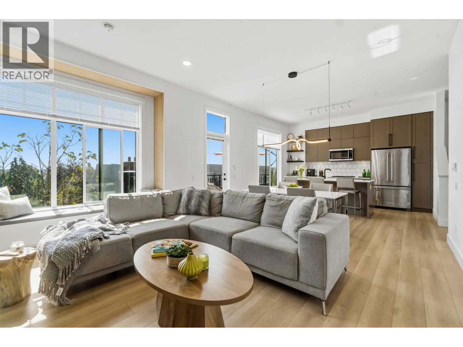 9 3552 Victoria Drive, Coquitlam