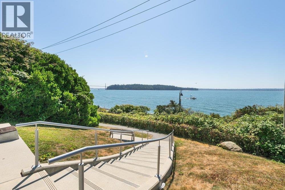 208 2119 Bellevue Avenue, West Vancouver