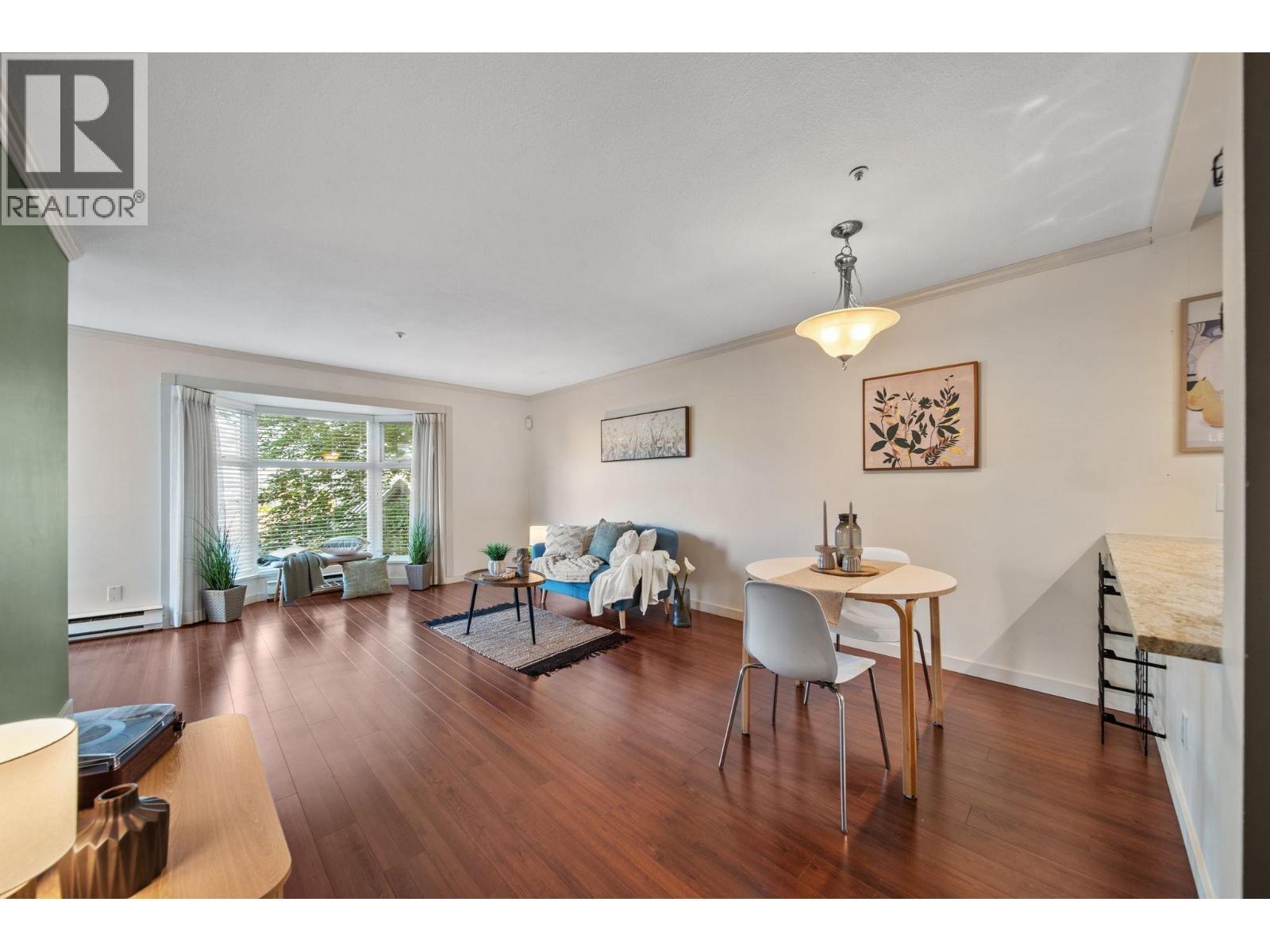 305 526 Thirteenth Street, New Westminster