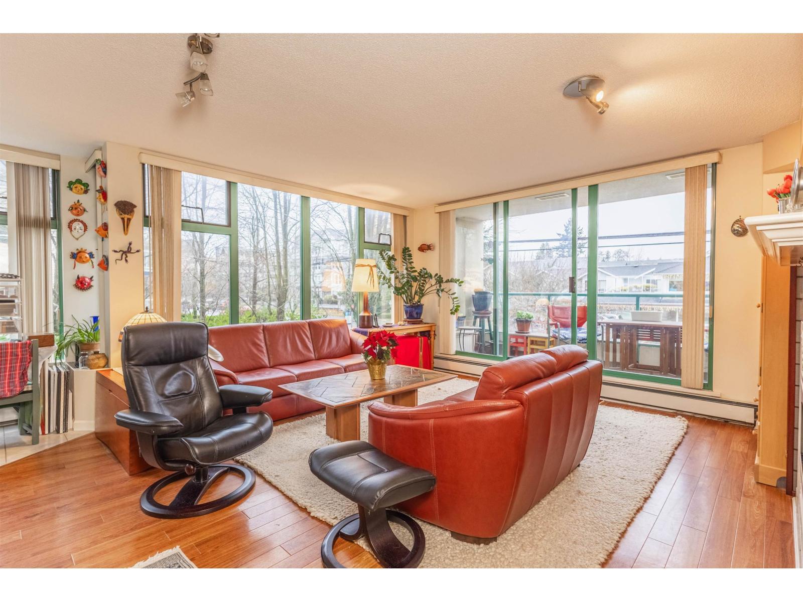 207 15466 North Bluff Road, White Rock