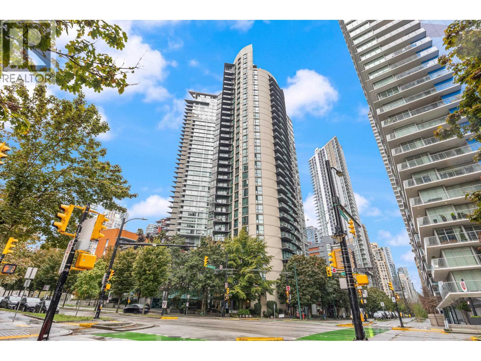 203 501 Pacific Street, Vancouver