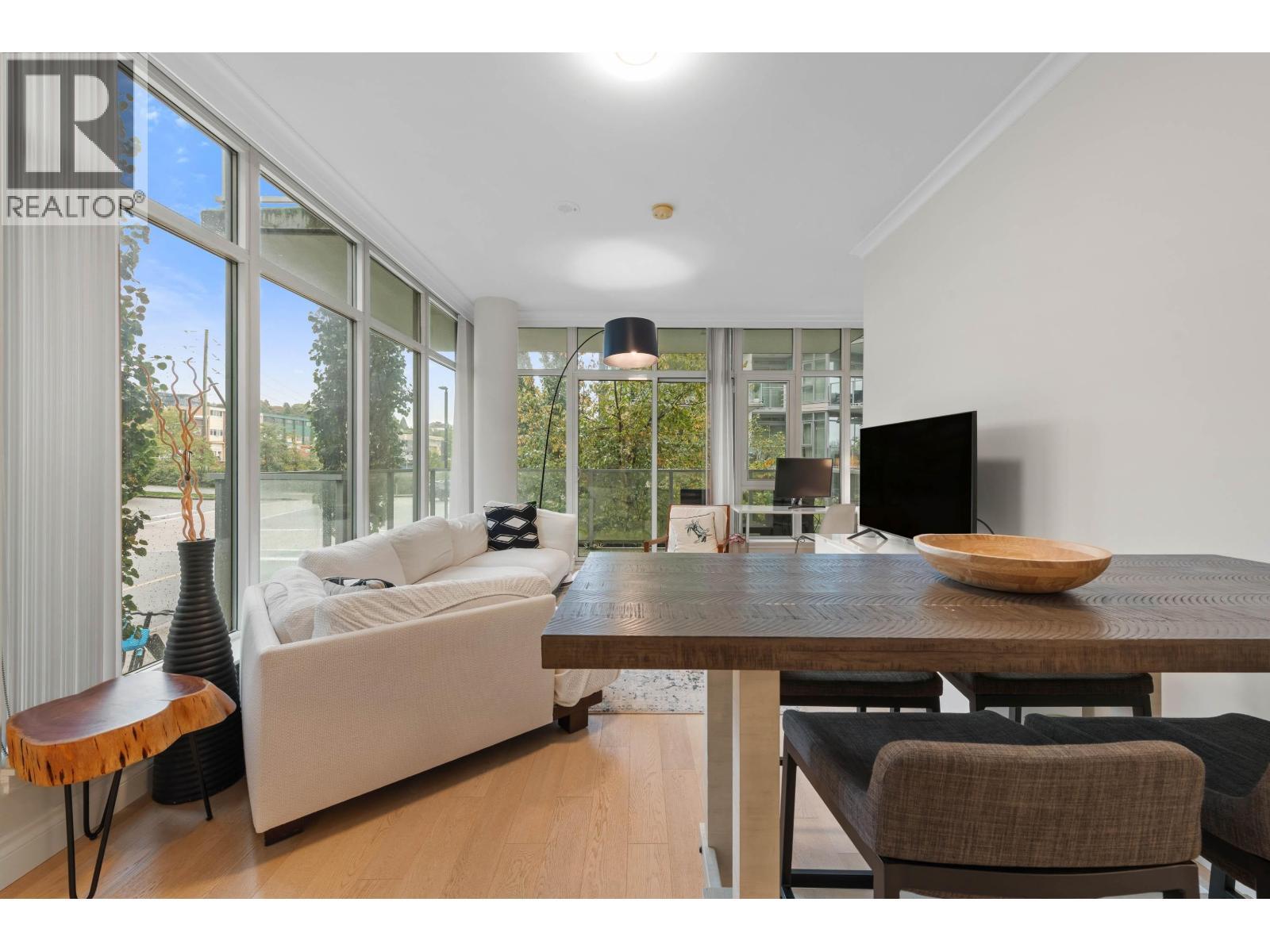 211 185 Victory Ship Way, North Vancouver
