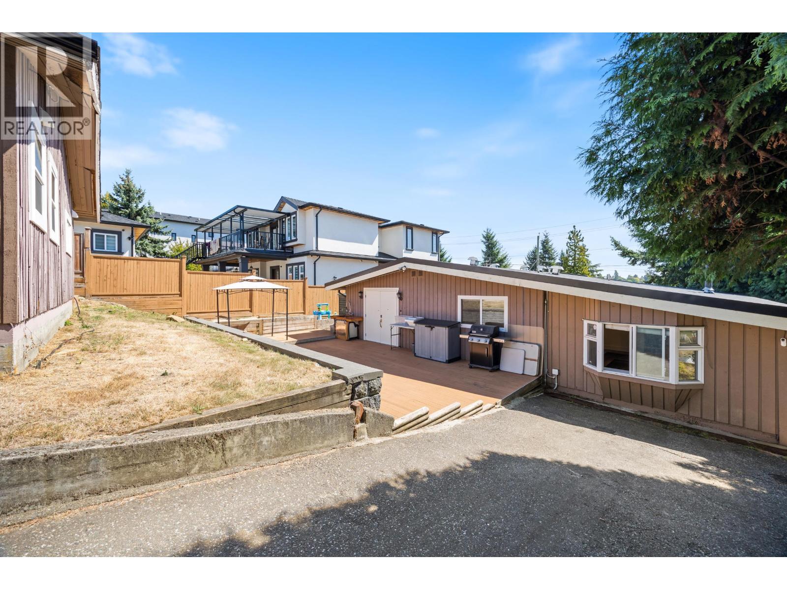 8085 10TH Avenue, Burnaby