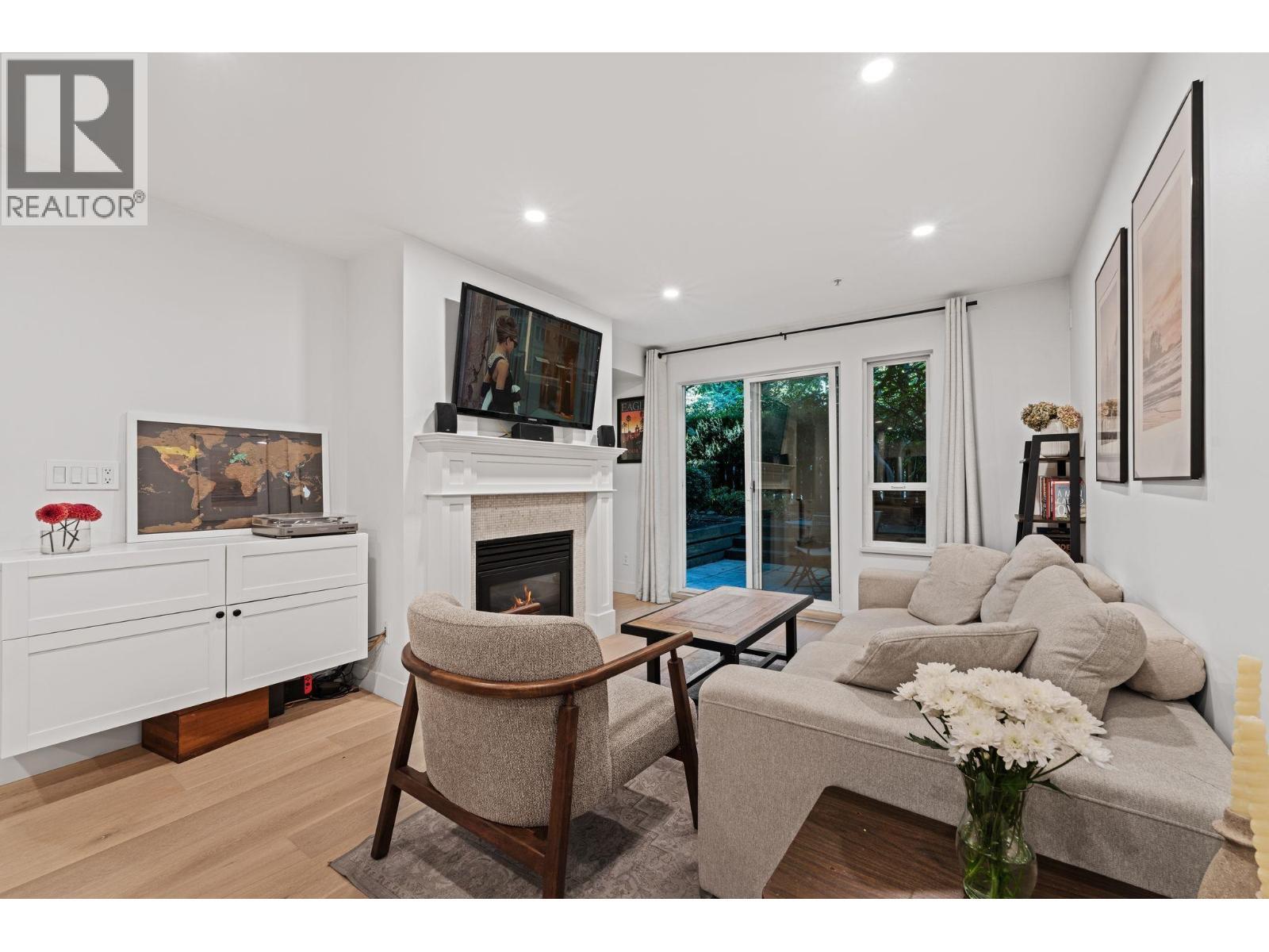 118 365 E 1ST Street, North Vancouver