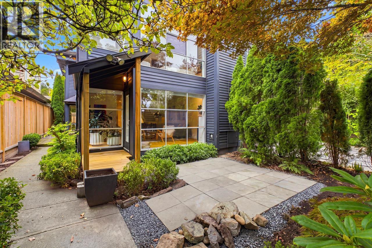 6424 Bruce Street, West Vancouver
