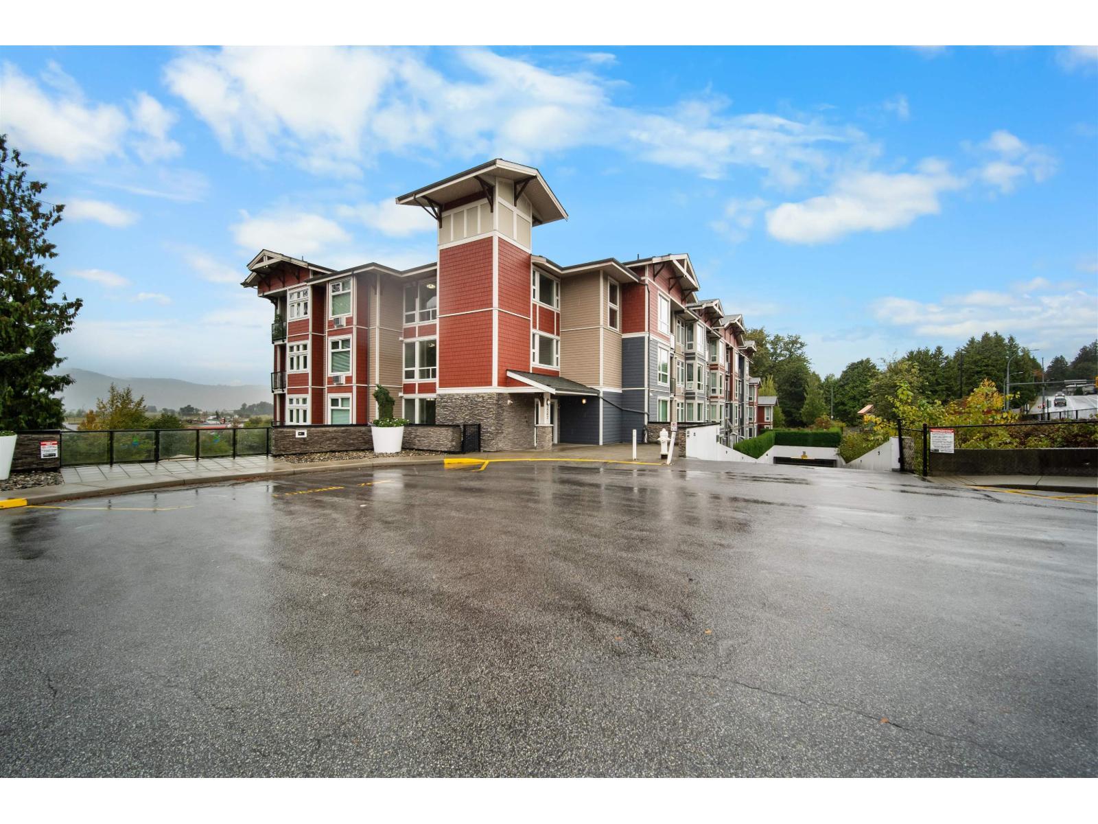 111 2242 Whatcom Road, Abbotsford