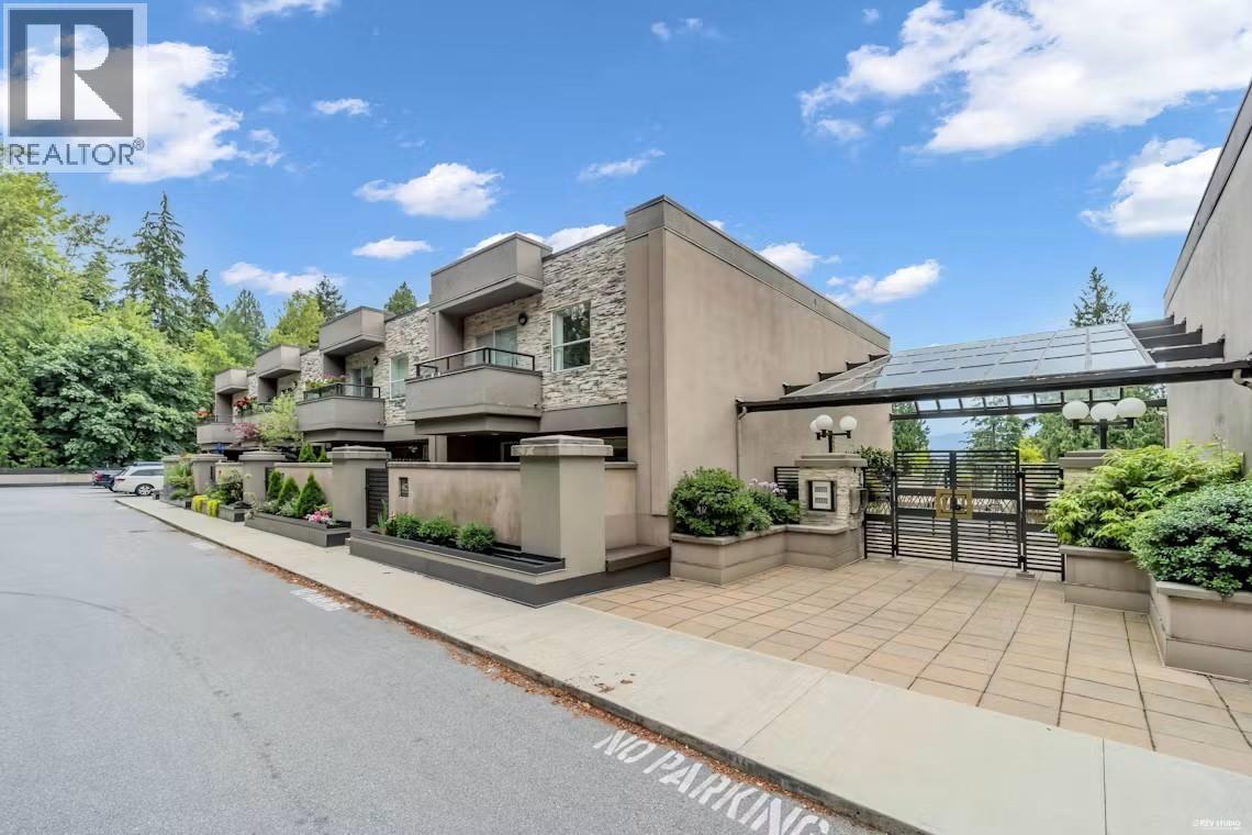 207 1500 Ostler Court, North Vancouver