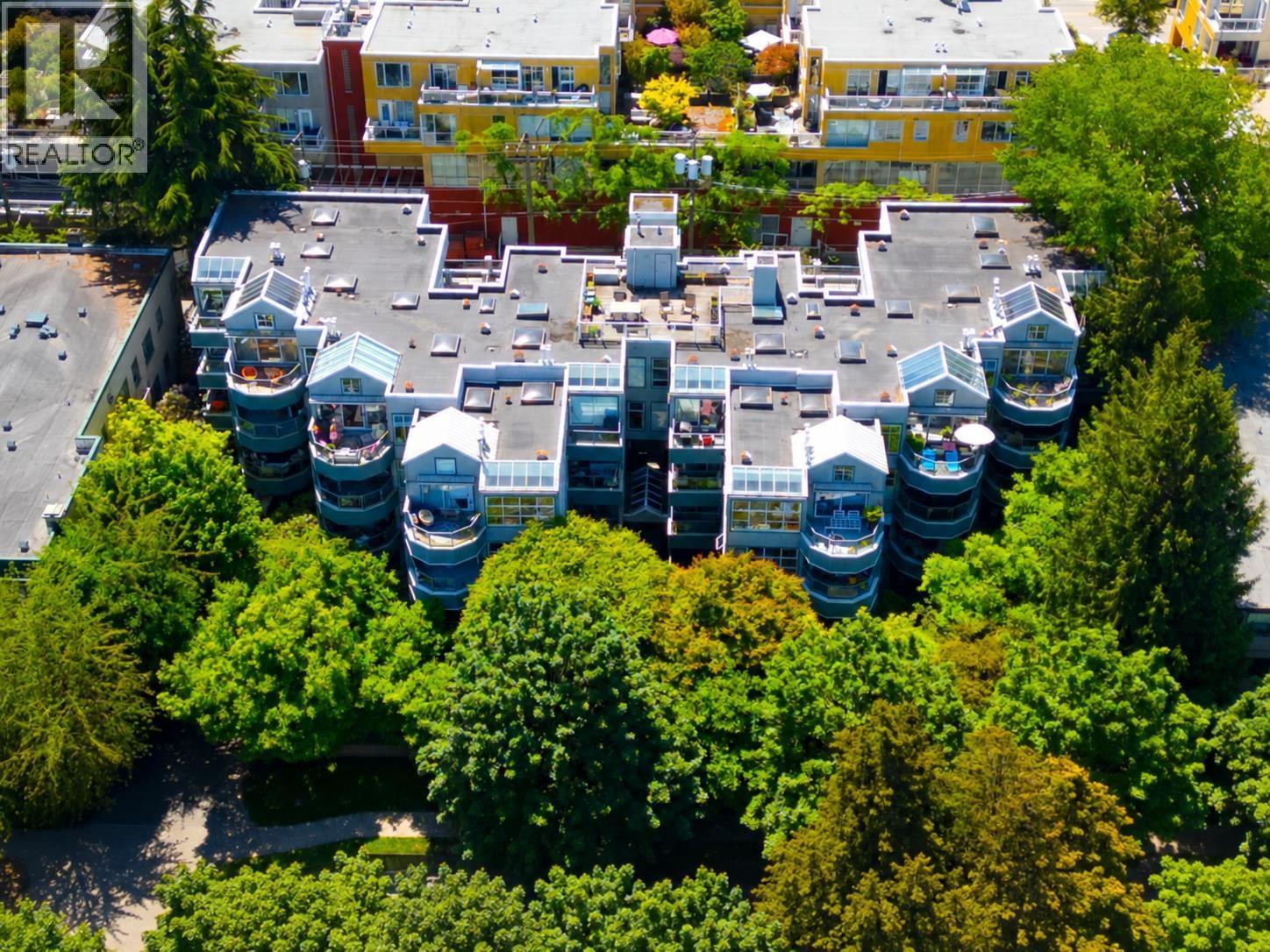 210 2250 W 3RD Avenue, Vancouver