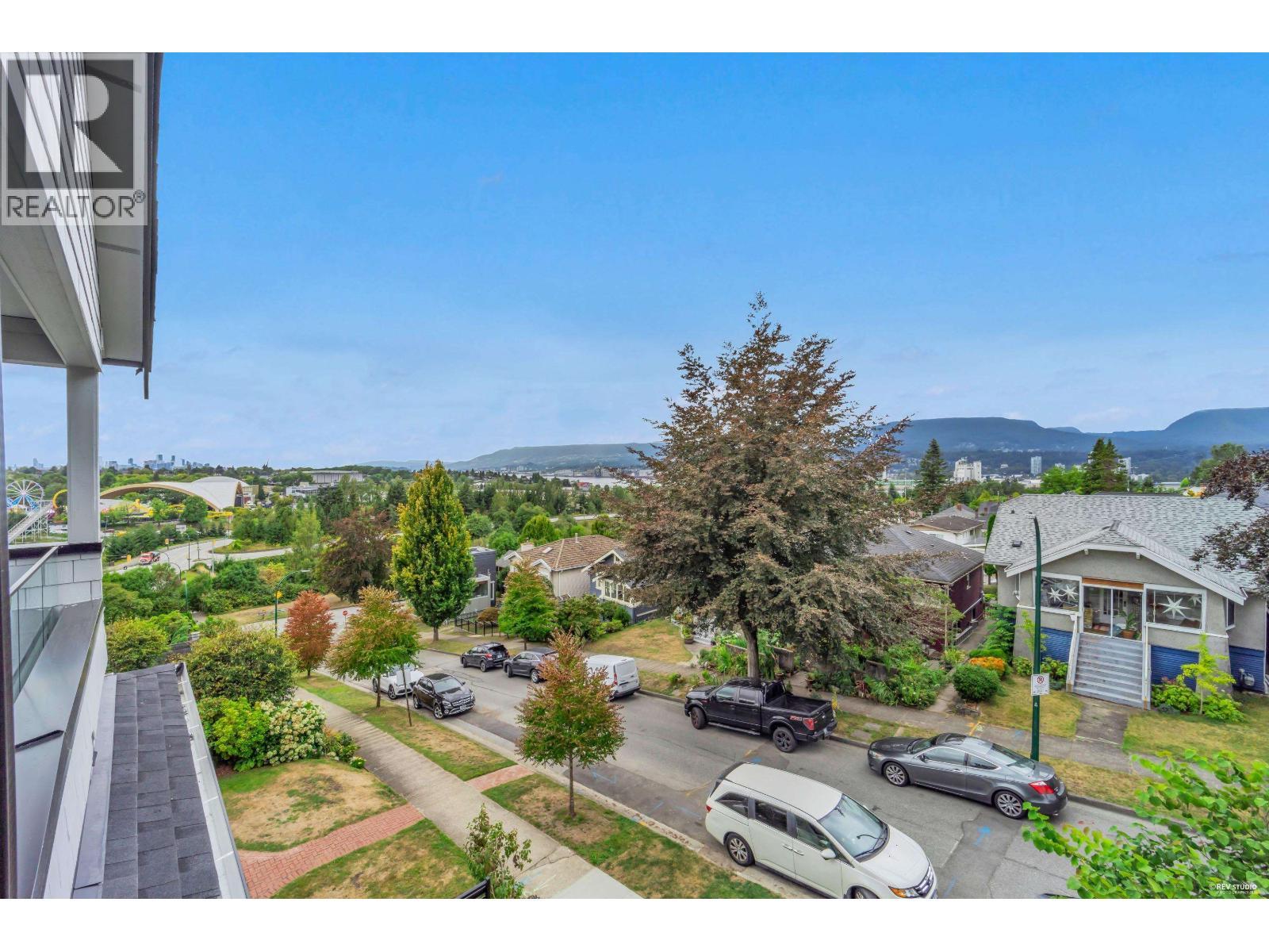 1 3436 Triumph Street, Vancouver