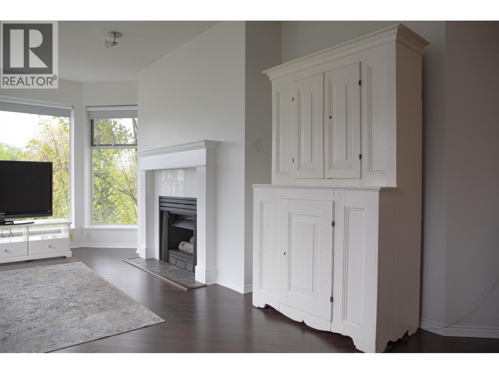 303 1562 W 5TH Avenue, Vancouver
