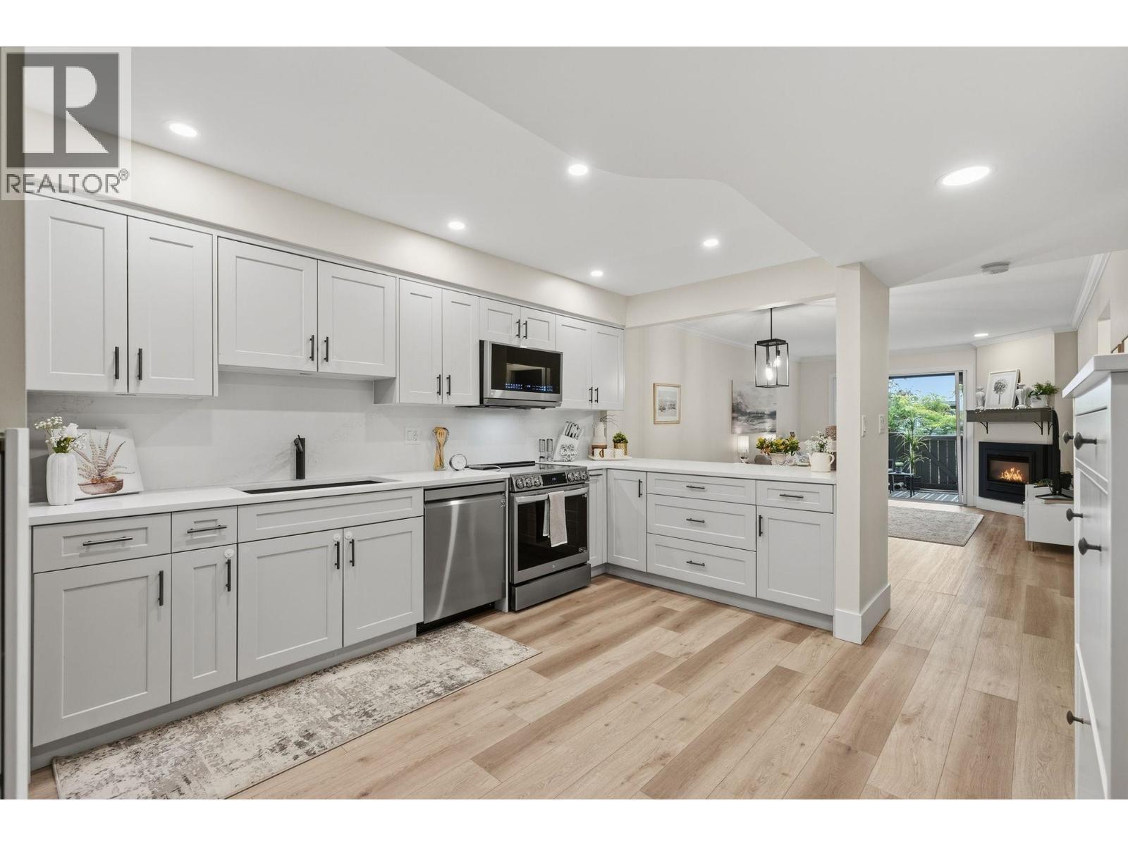 102 1538 Bowser Avenue, North Vancouver