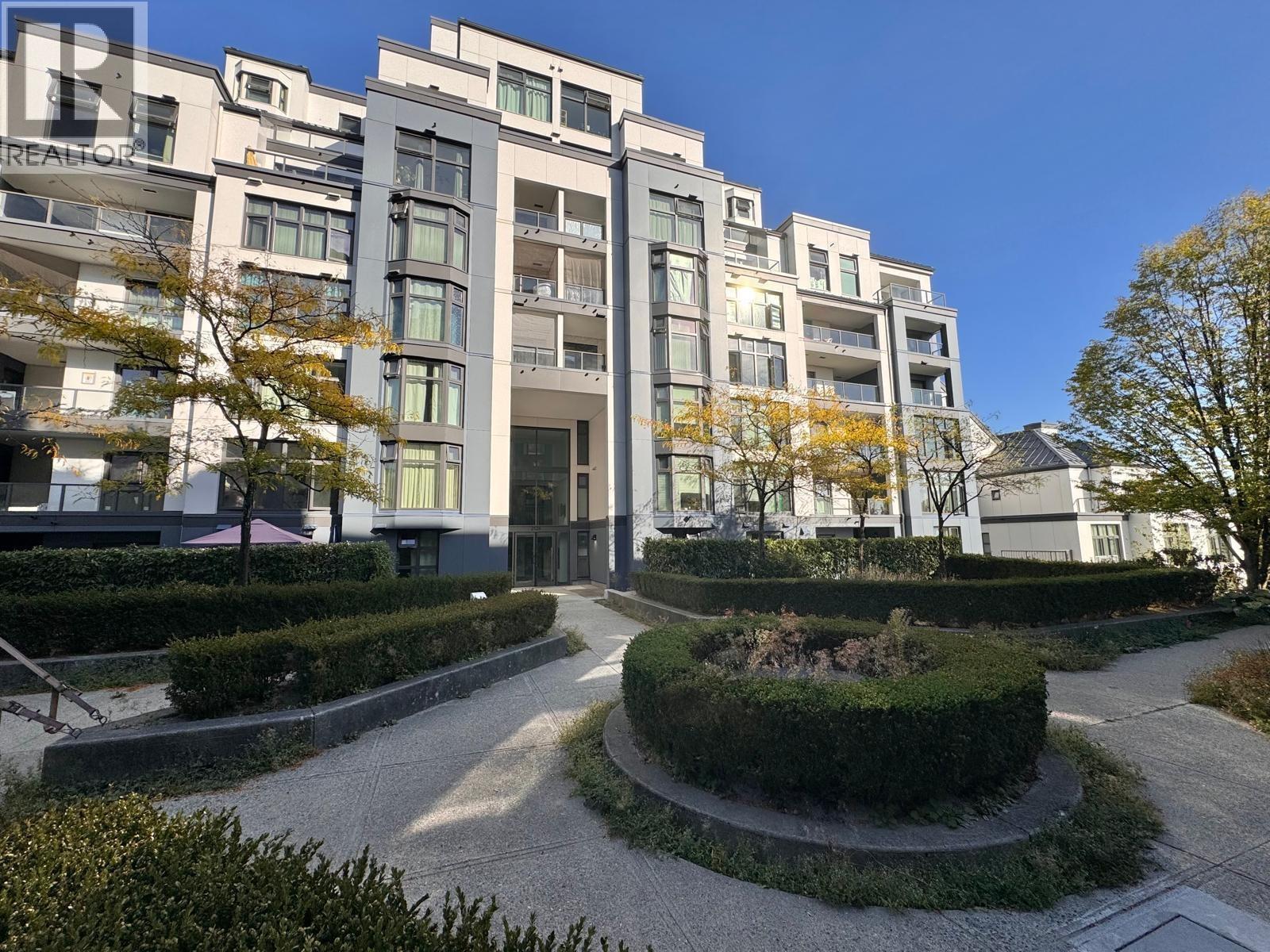 800 2528 E Broadway, Vancouver