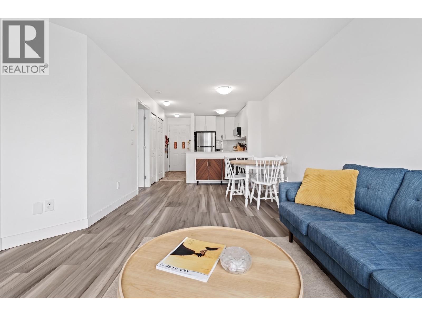 302 5818 Lincoln Street, Vancouver