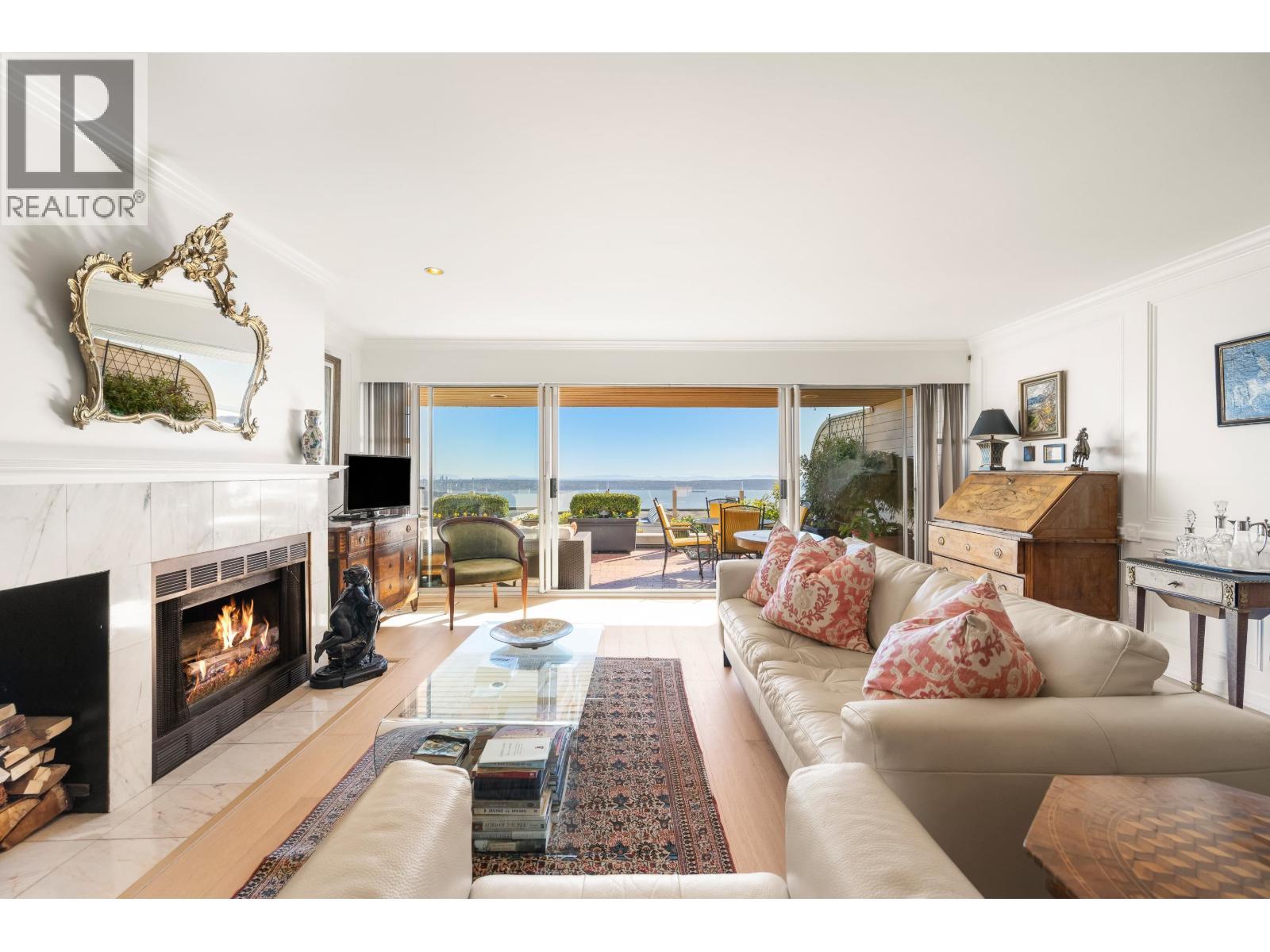 102 2274 Folkestone Way, West Vancouver