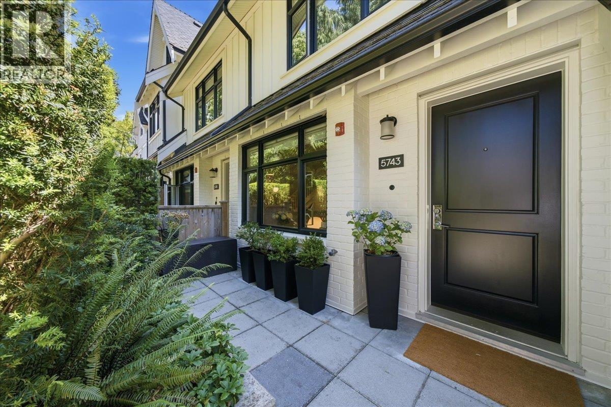 5743 St George Street, Vancouver