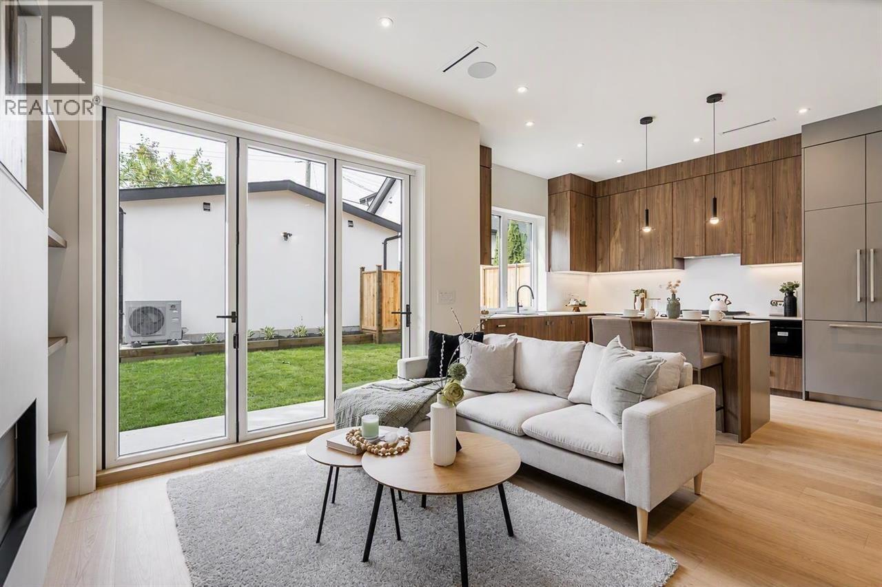 2 456 38TH Avenue, Vancouver