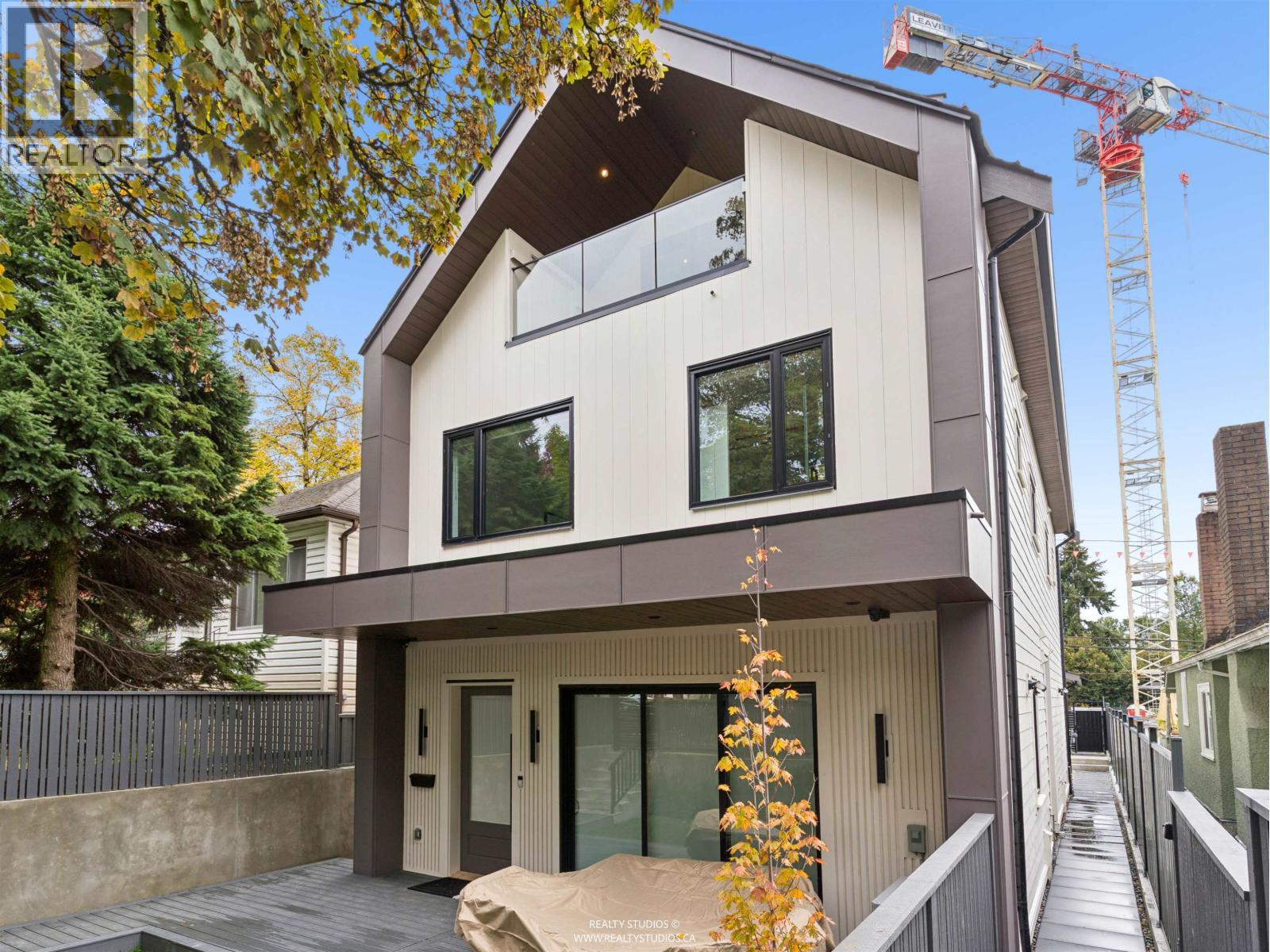 1 1986 E 8TH Avenue, Vancouver