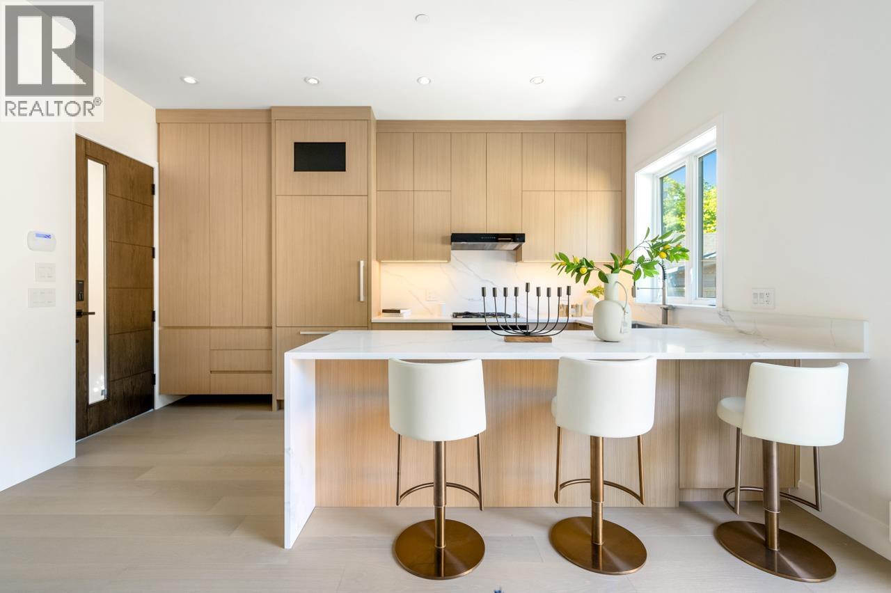 2 3771 W King Edward Avenue, Vancouver