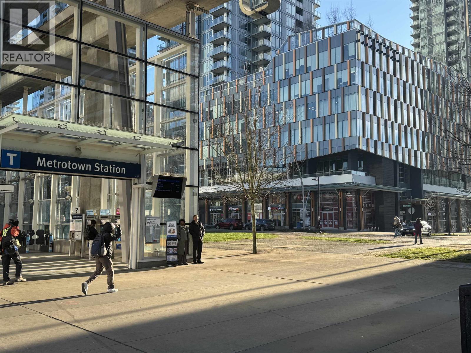 413 6378 Silver Avenue, Burnaby