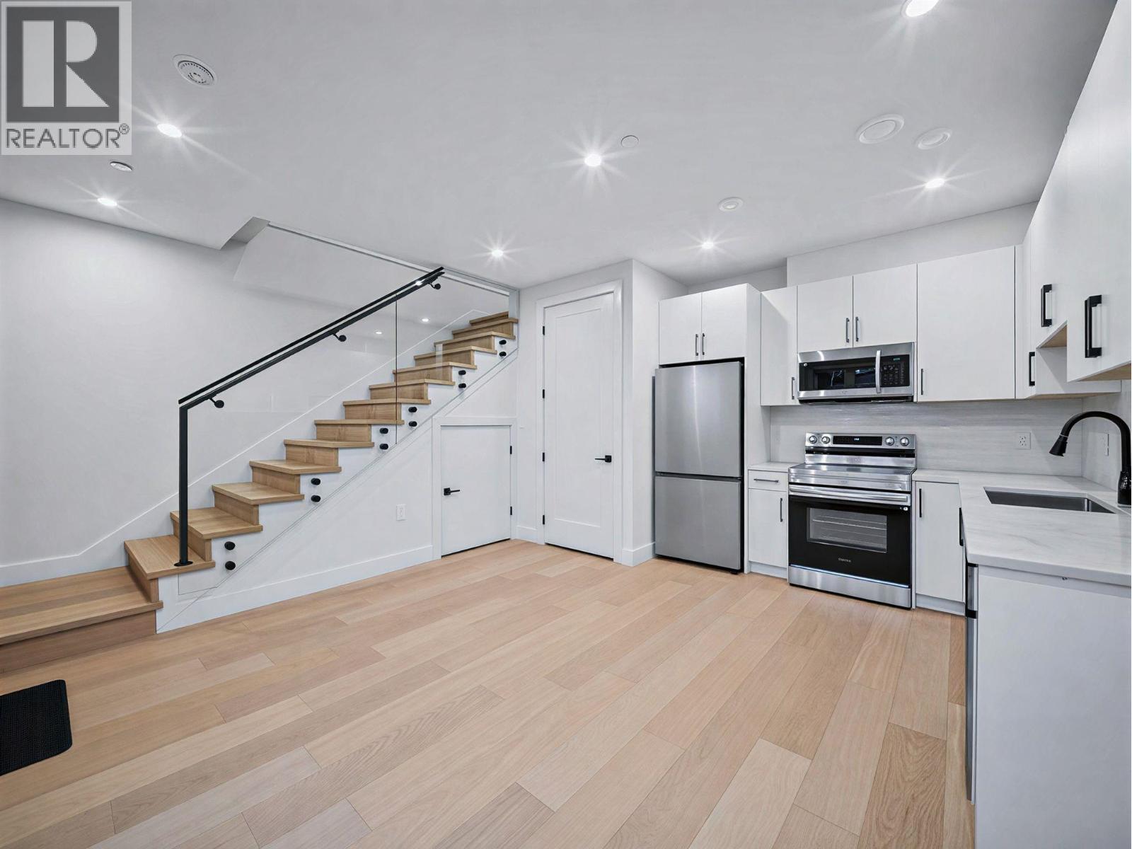 2 6989 Kerr Street, Vancouver