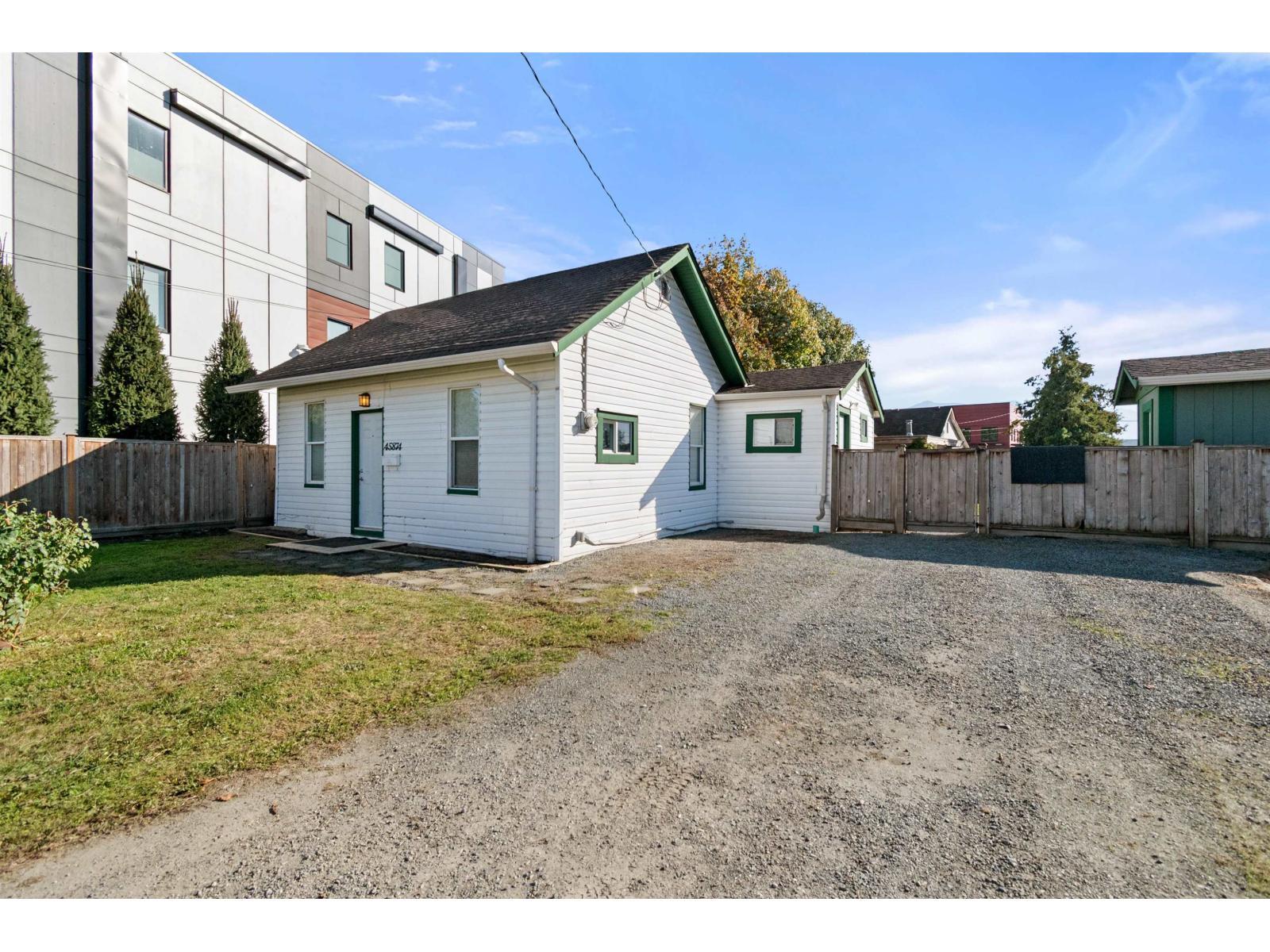 45874 Trethewey Avenue, Chilliwack