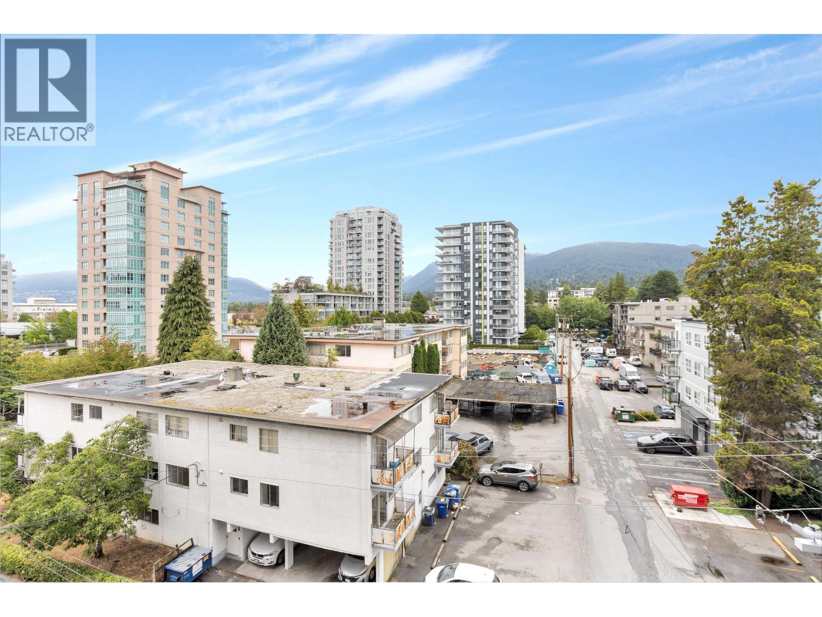 303 150 E 15TH Street, North Vancouver