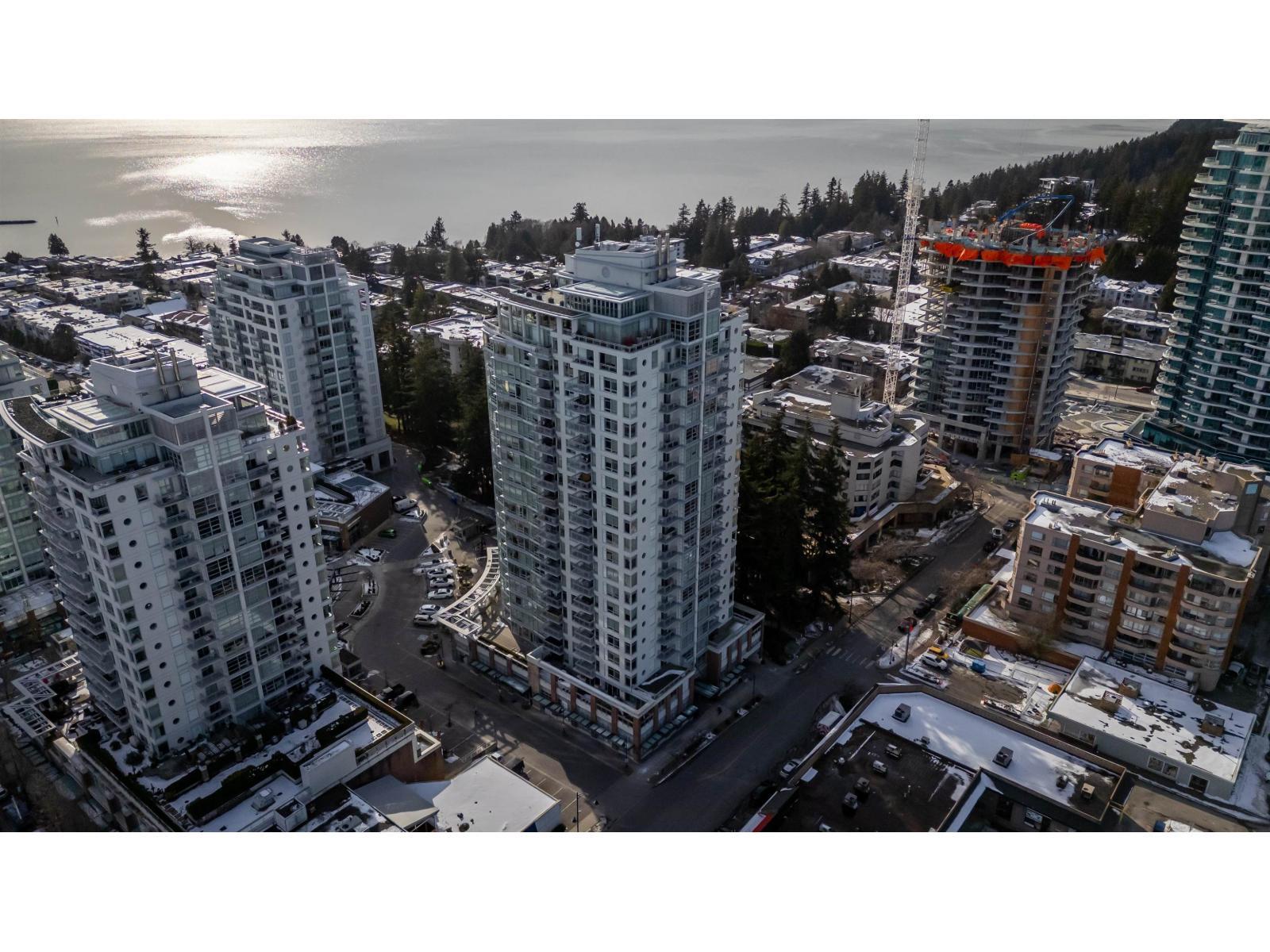 204 15152 Russell Avenue, White Rock
