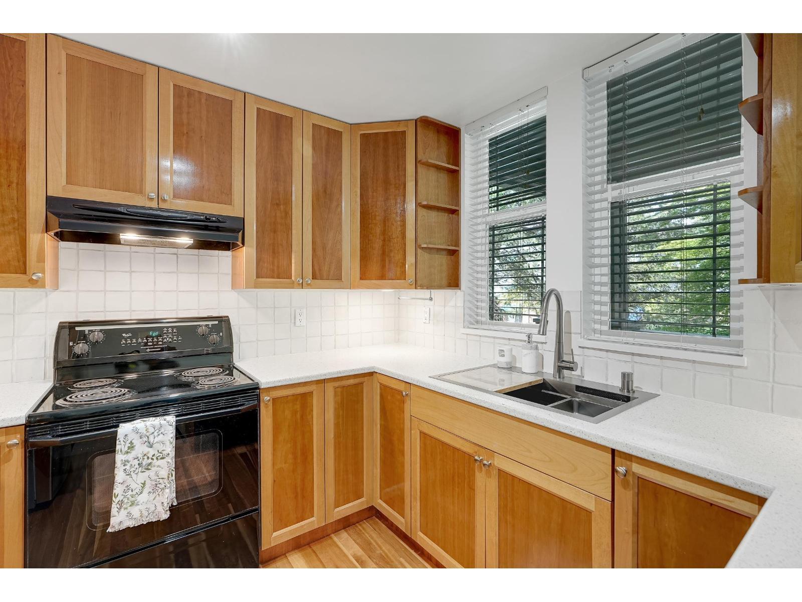211 15350 16A Avenue, Surrey