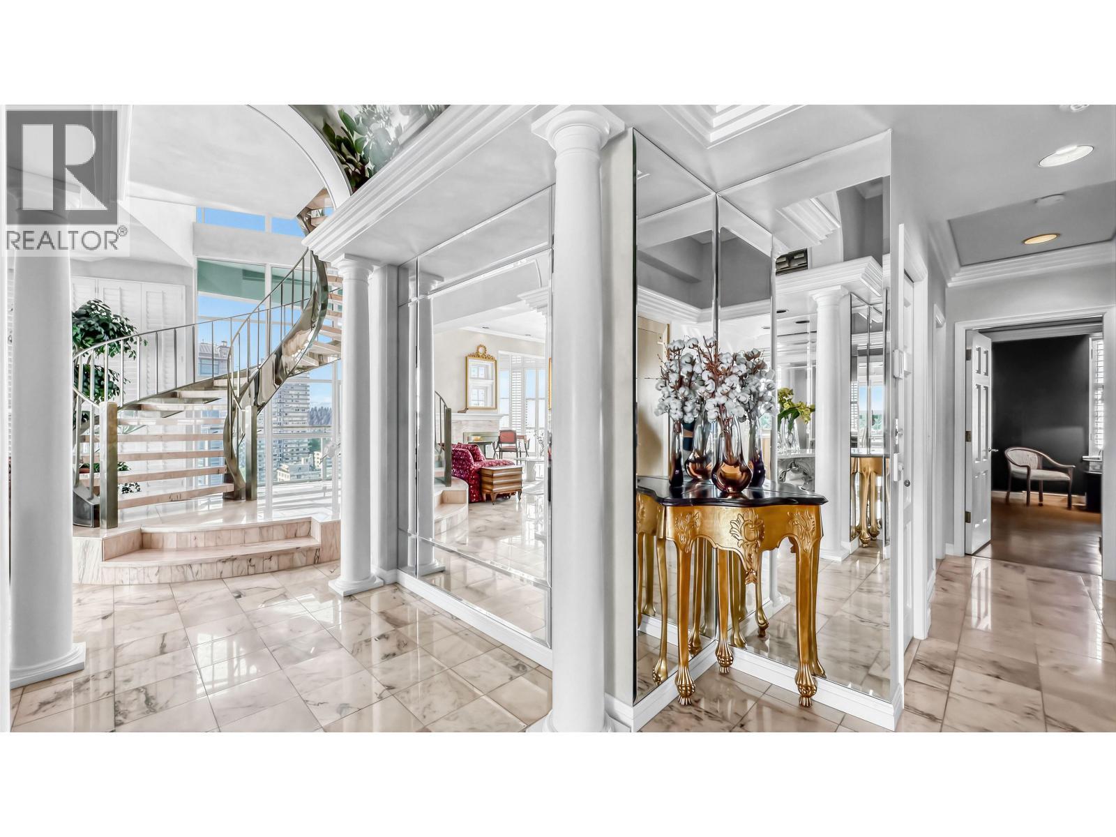17 1861 Beach Avenue, Vancouver