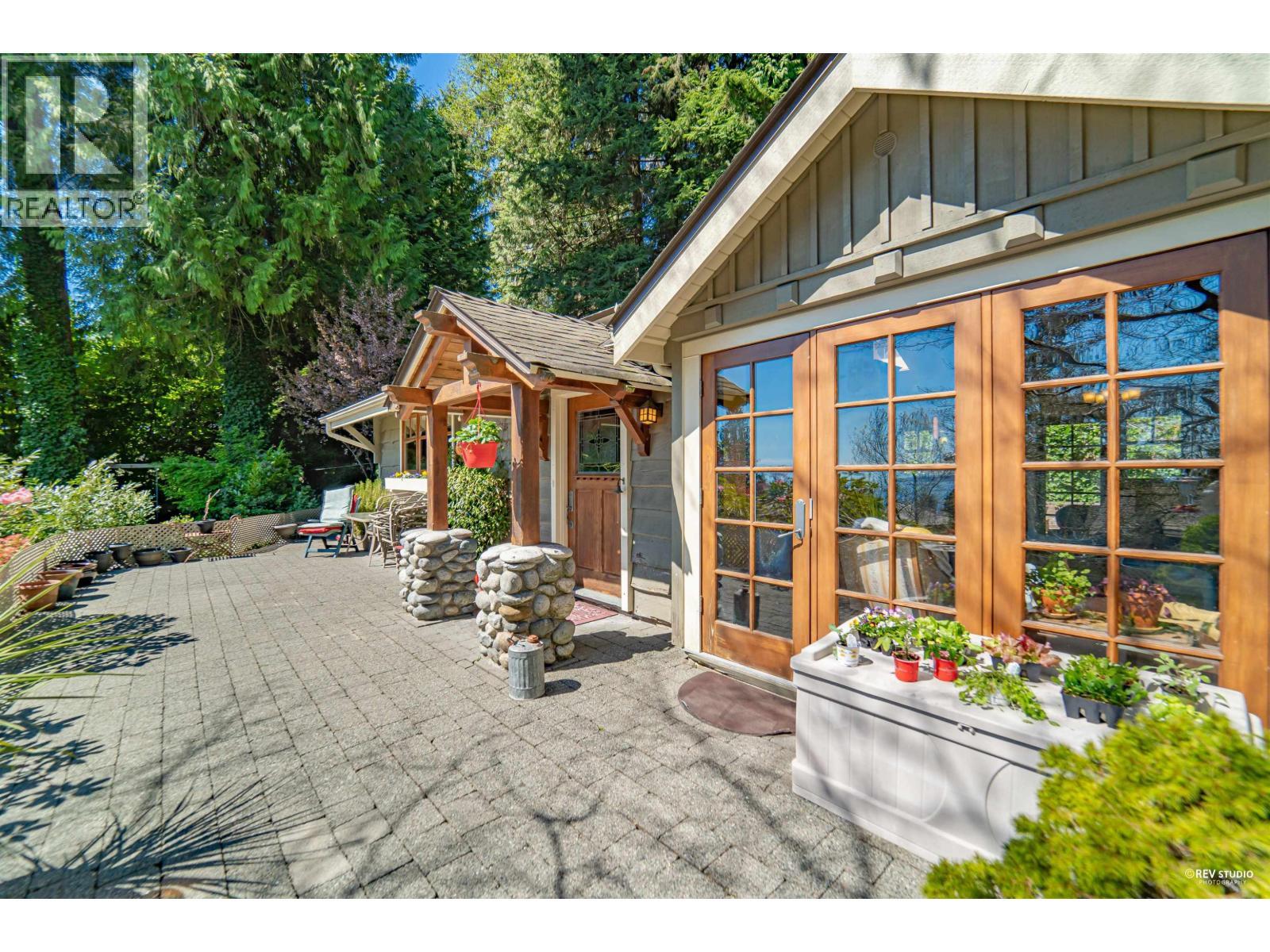 2261 Gisby Street, West Vancouver