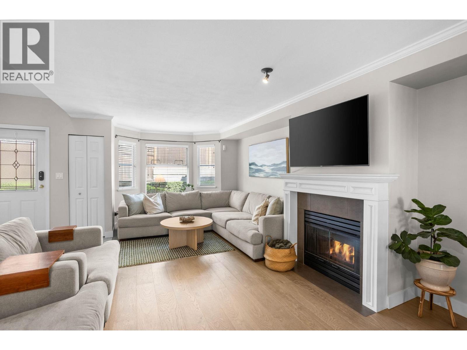 7 245 E 5TH Street, North Vancouver
