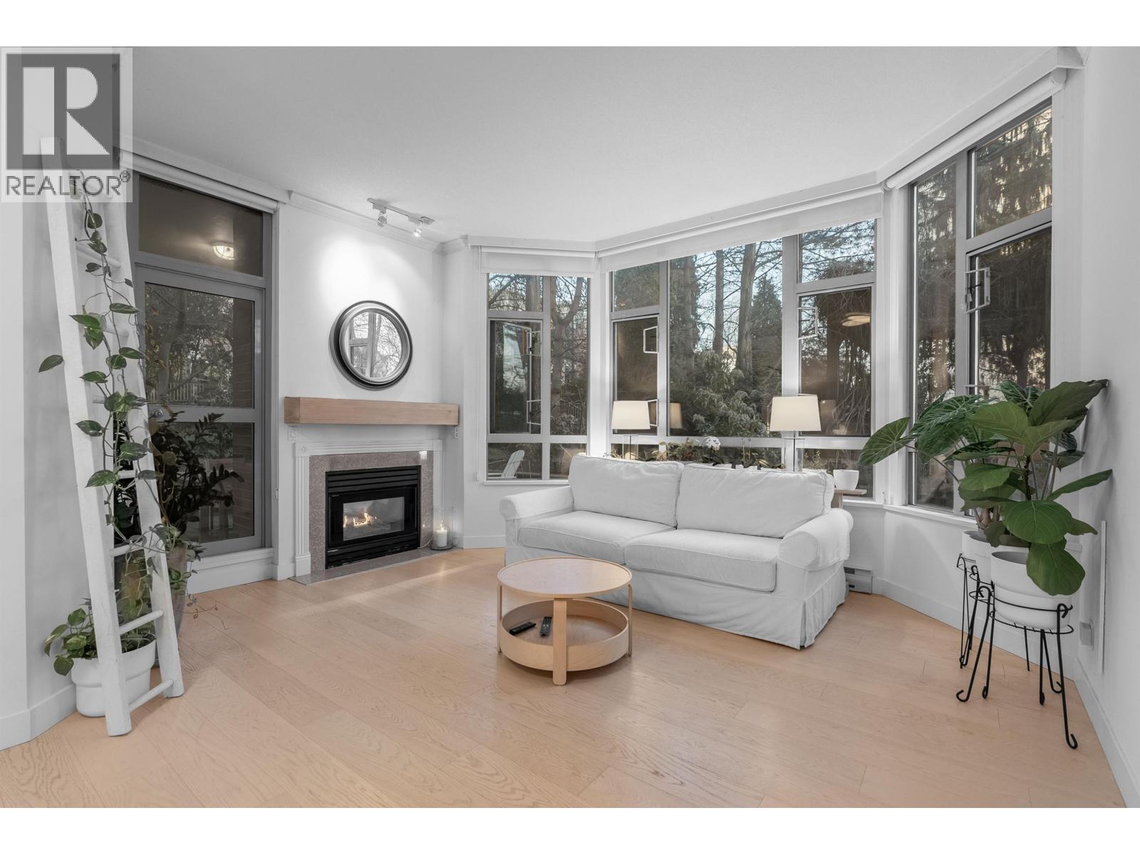 101 160 W Keith Road, North Vancouver