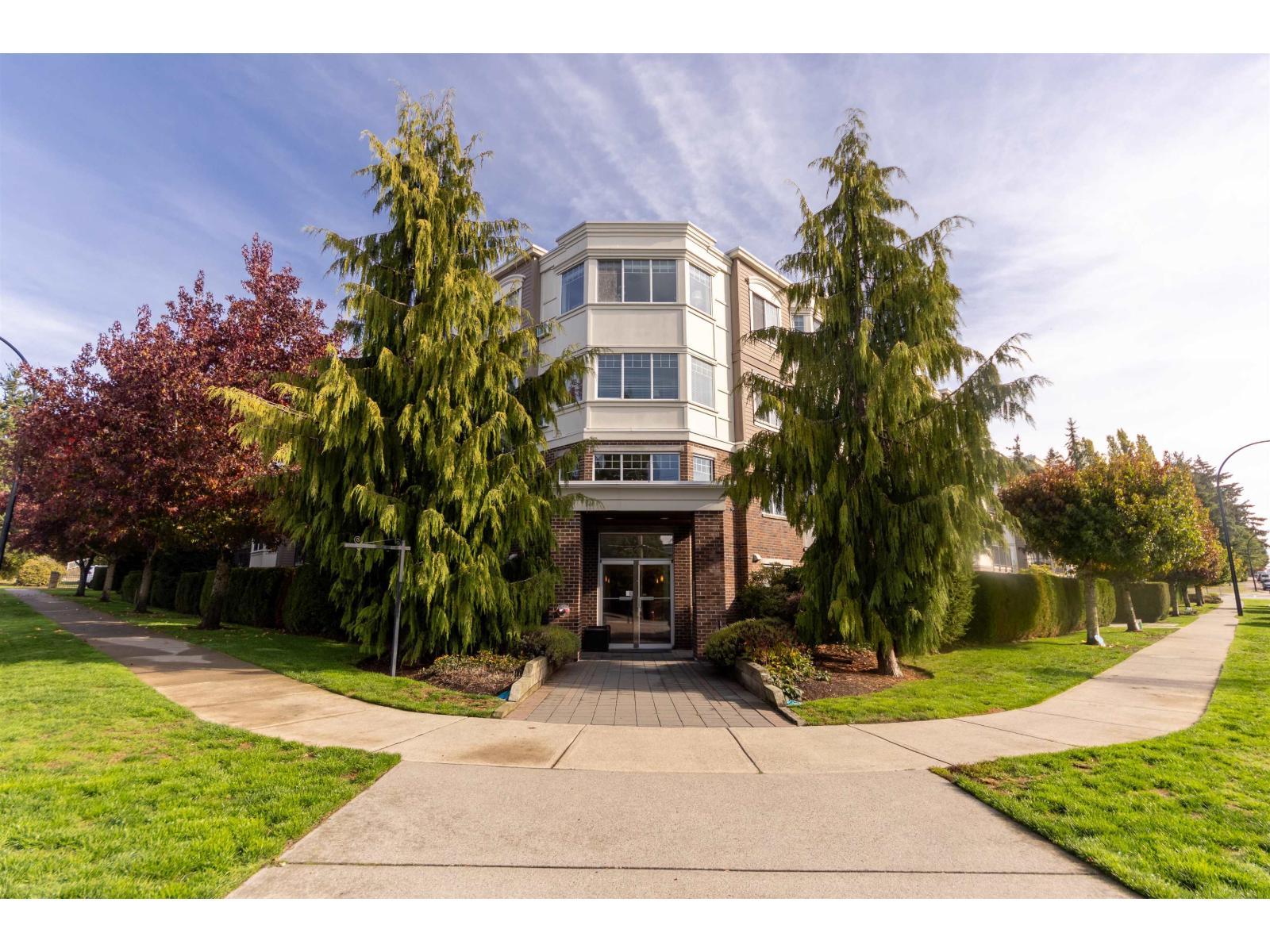 306 15357 Roper Avenue, White Rock