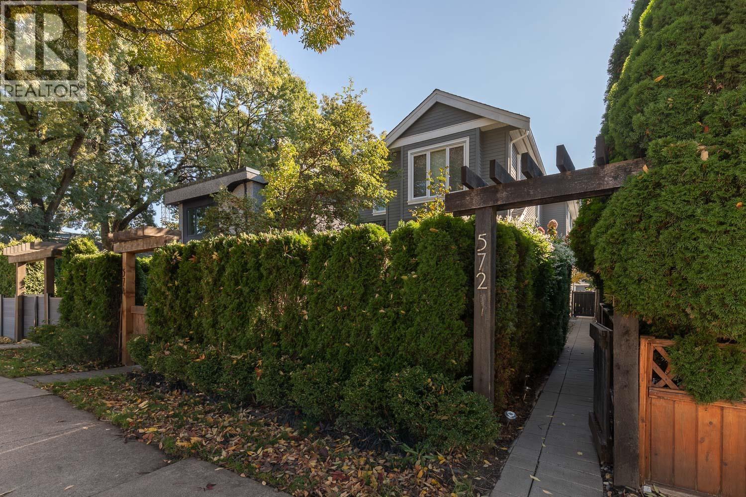 572 E 16TH Avenue, Vancouver